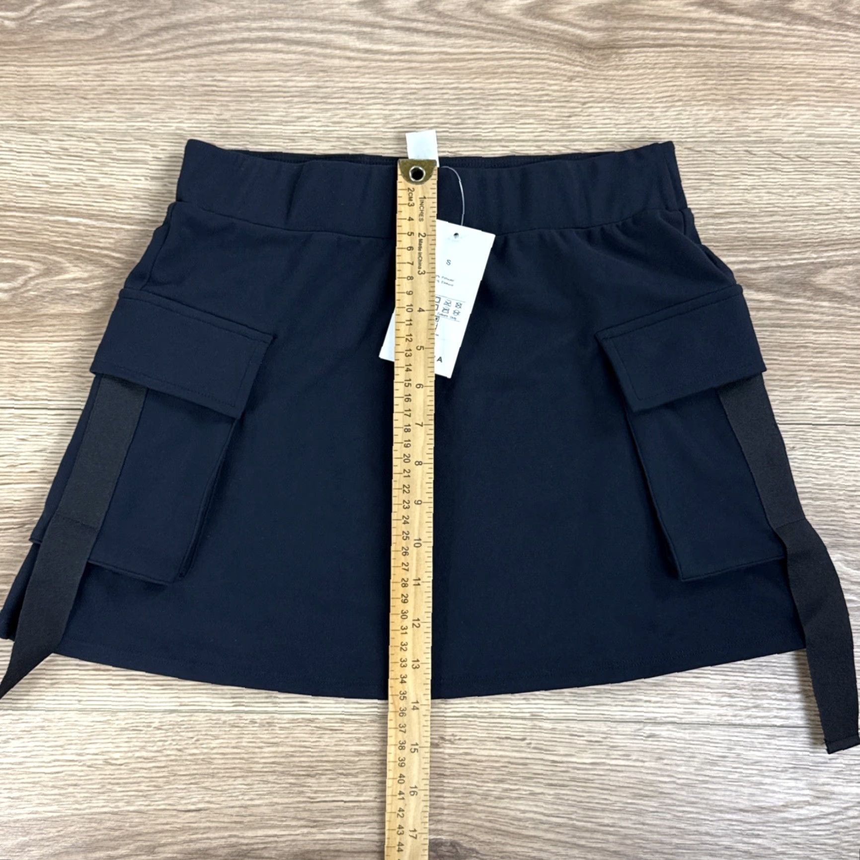 Vintage Cargo Skirt Women Small Black High Waisted Side Flap Pocket Mini Casual Womens Size 28" / US 6 / IT 42 - 5 Thumbnail