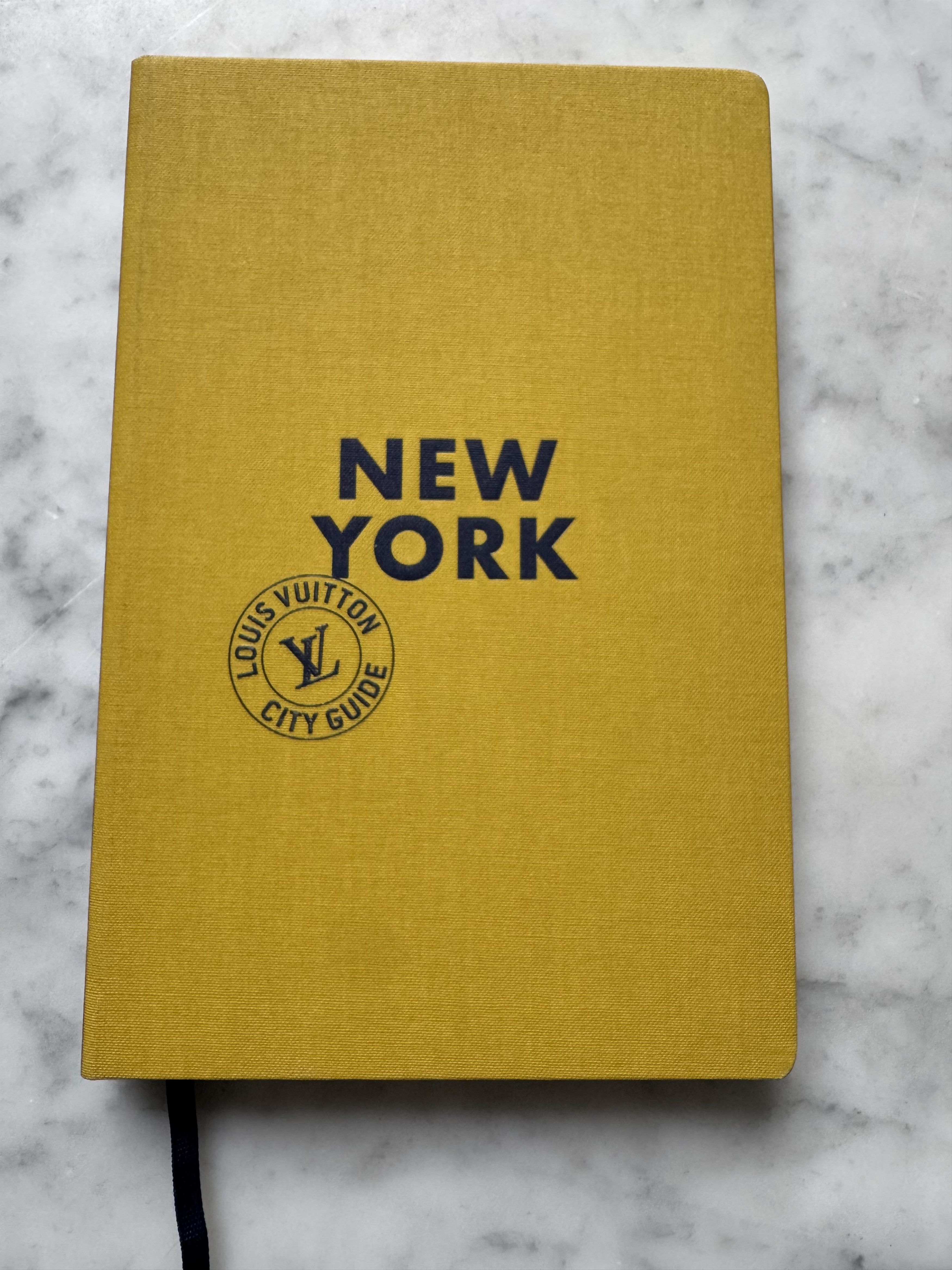 Louis Vuitton Louis Vuitton New York City Guide Book Size ONE SIZE - 4 Thumbnail
