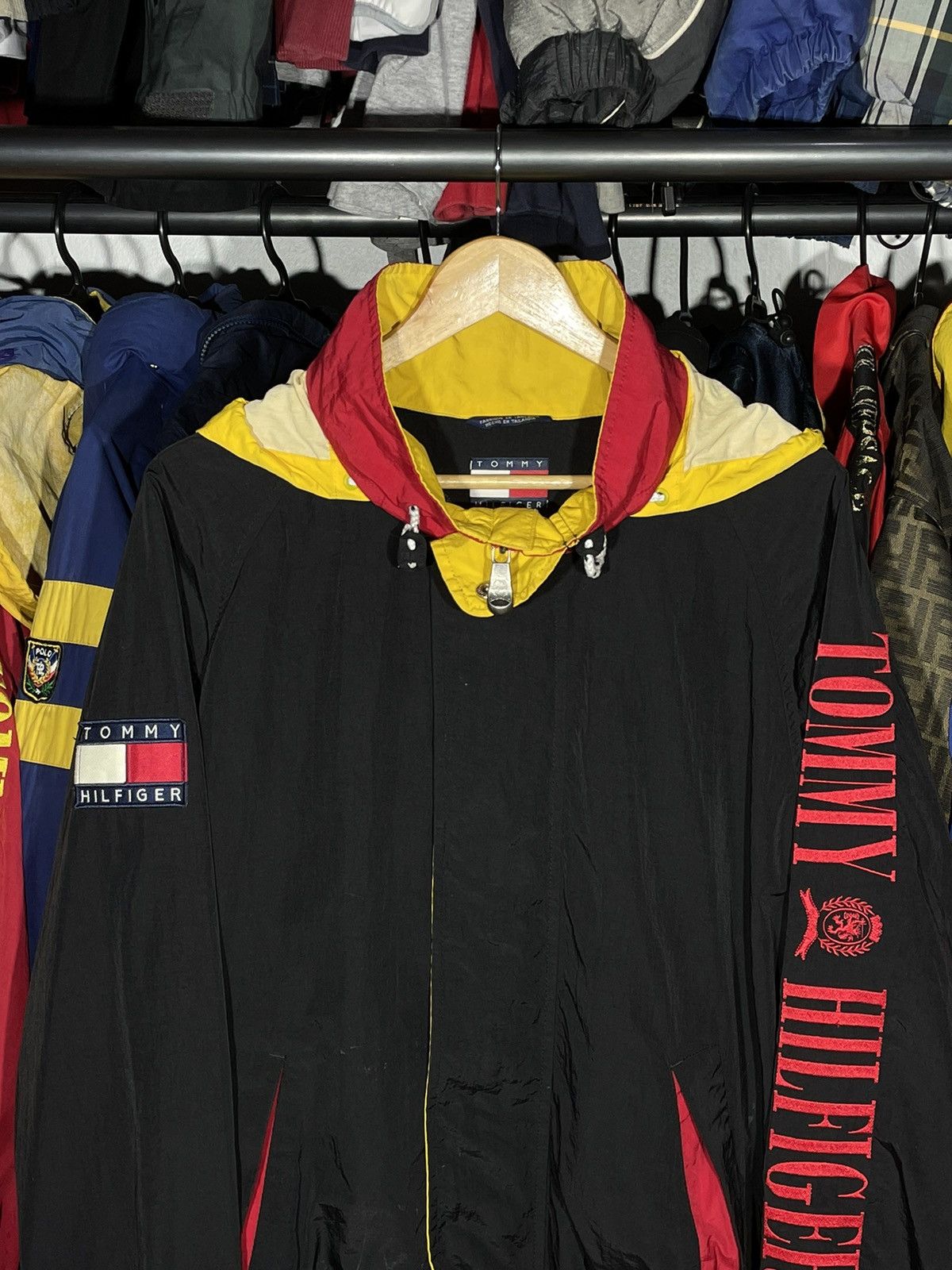 Tommy Hilfiger × Vintage Jacket Tommy Hilfiger Spell Out 90’s Vintage Size US L / EU 52-54 / 3 - 2 Thumbnail
