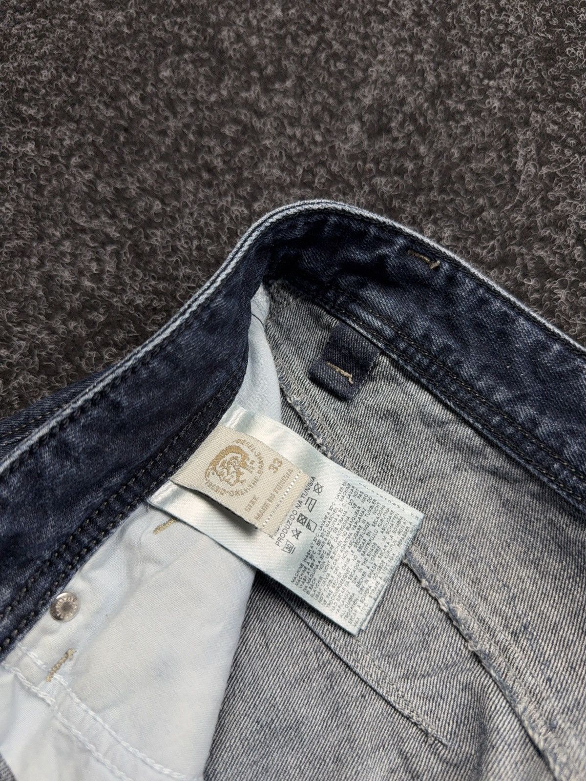 Diesel Luxury 00s Diesel Darron Distressed Y2K Slim Tapered Jeans Size US 33 - 10 Thumbnail