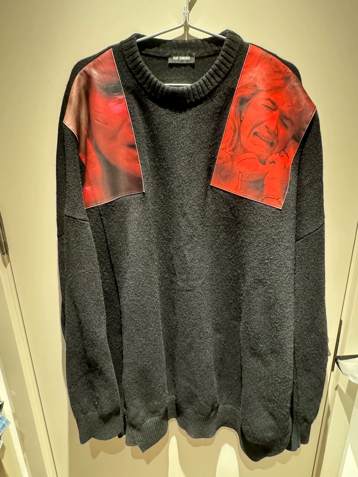 Raf simons19aw black and red patch sweater -DMC