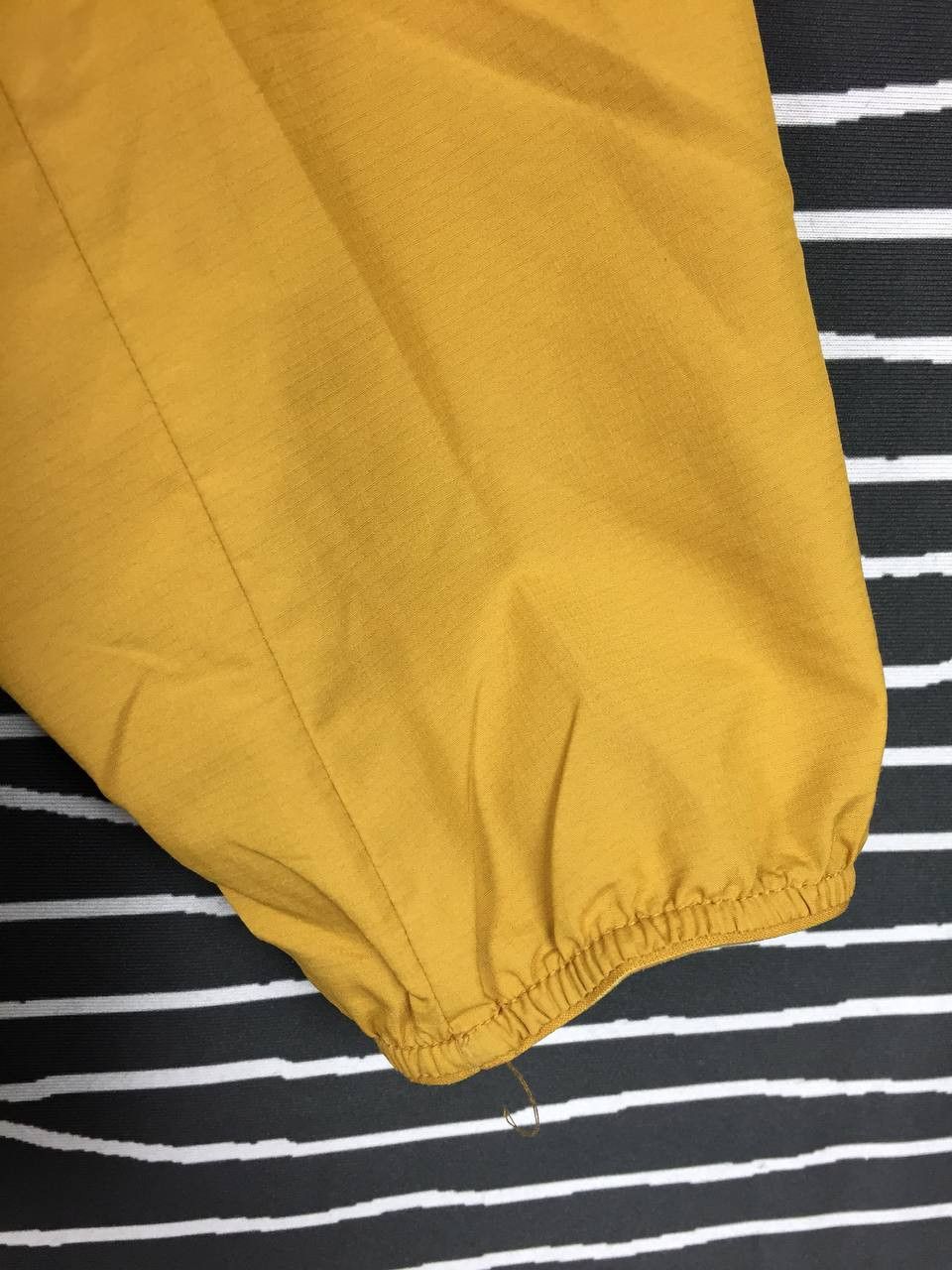 Uniqlo Uniqlo Mustard Yellow Pocketable UV Protection Parka Size US XL / EU 56 / 4 - 8 Thumbnail