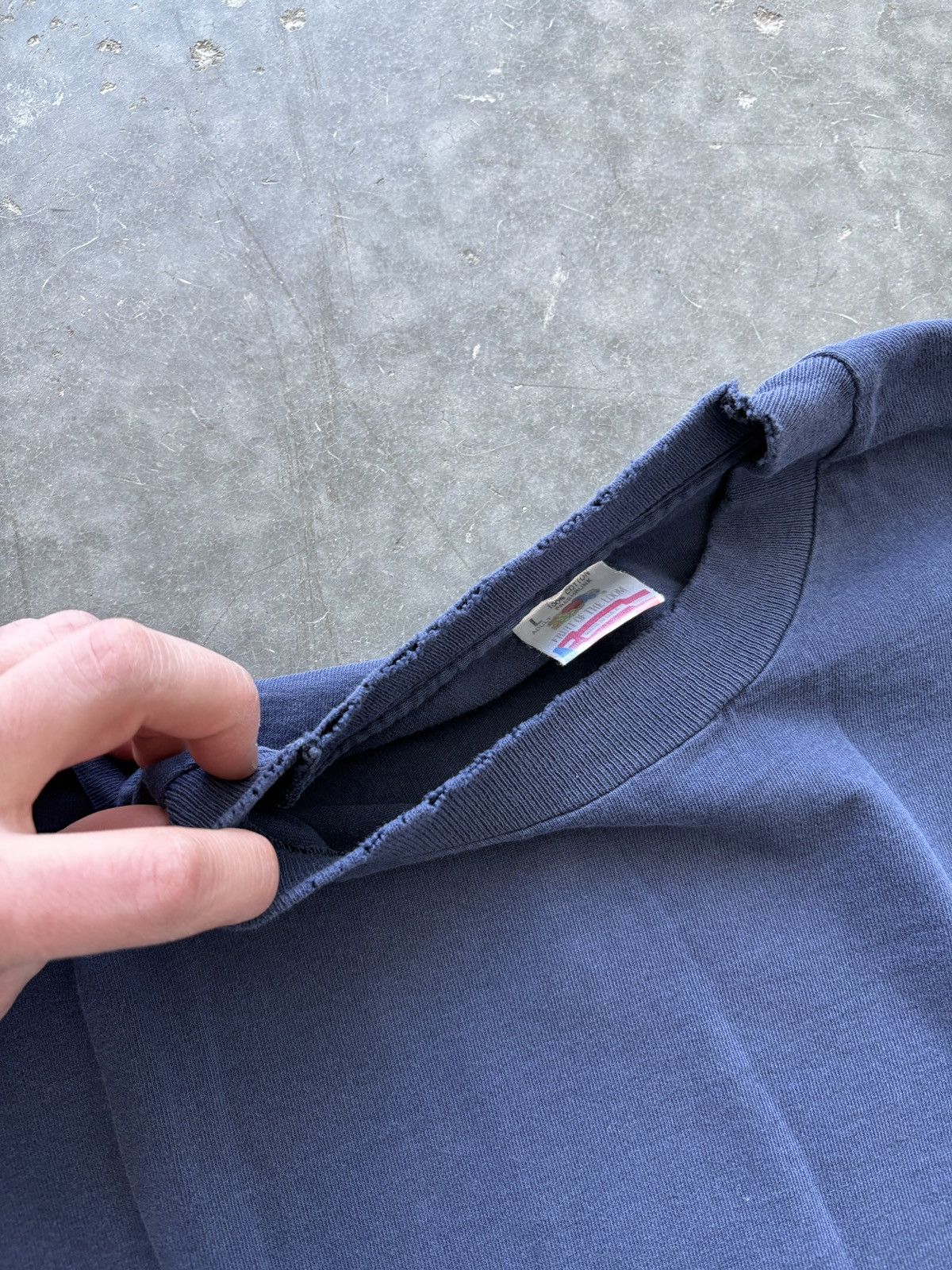 Fruit Of The Loom Vintage 90s Blank Blue Single Stitch Longsleeve Size US L / EU 52-54 / 3 - 4 Thumbnail