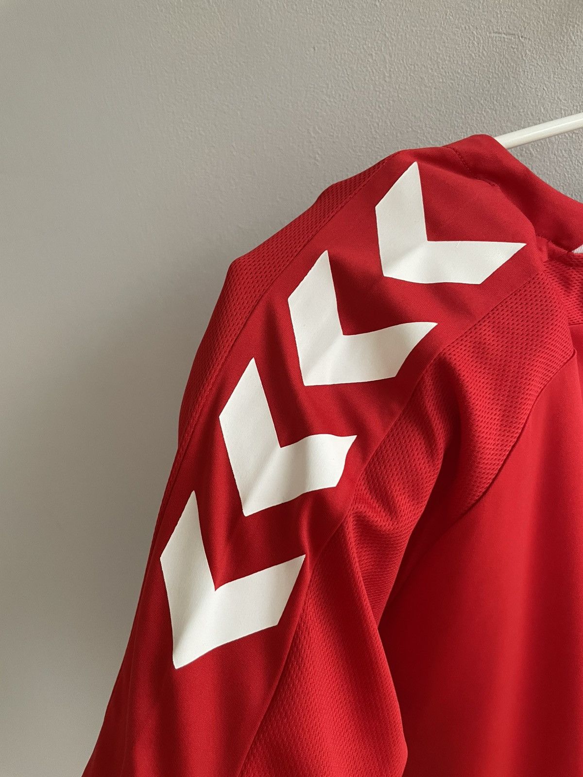 Hummel Middlesbrough 2018 2019 Home Football Shirt Soccer Jersey Size US L / EU 52-54 / 3 - 21 Thumbnail