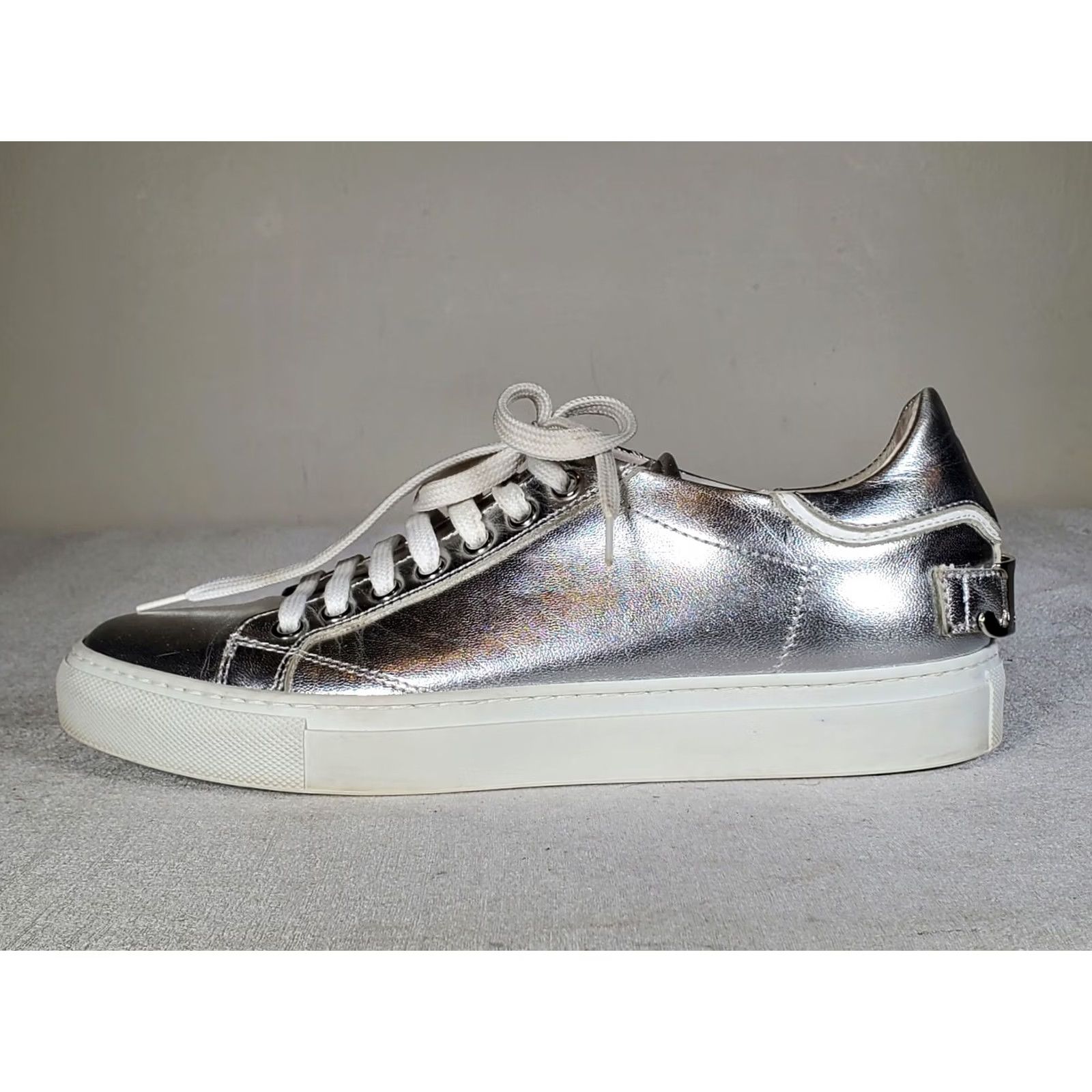 John Galliano John Galliano Paris Metallic Leather Low-Top Sneakers Silver Women's US 8 EU 38.5 Leather Lining Micro Logo Initials Italy Shoes Sneaker Athletic Size US 8 / IT 38 - 6 Thumbnail
