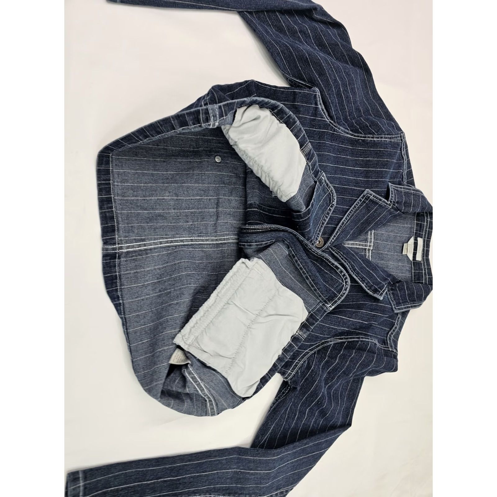 Vintage Christopher & Banks Washed Blue w White Pinstripe Denim Button Jacket Women S Jacket Size S / US 4 / IT 40 - 5 Thumbnail