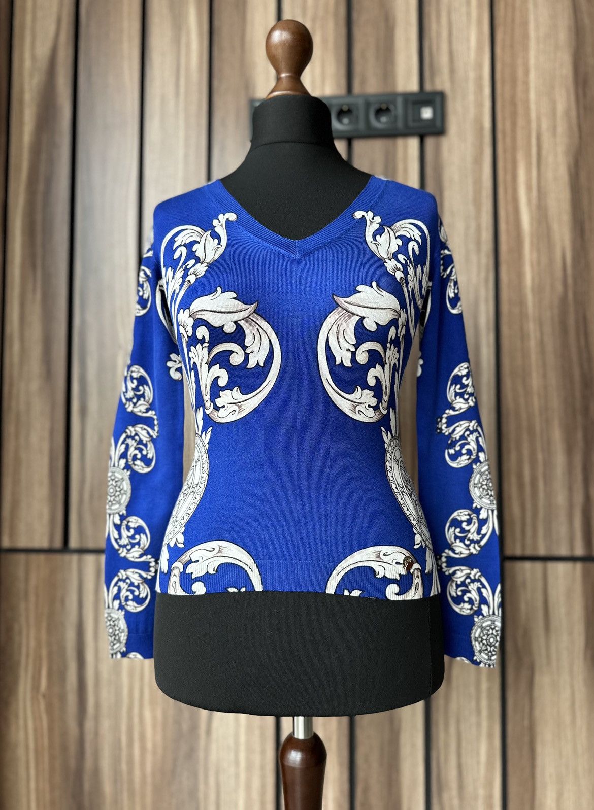 image of Versace Silk Print Sweater Jumper Women's Size 40 in Blue