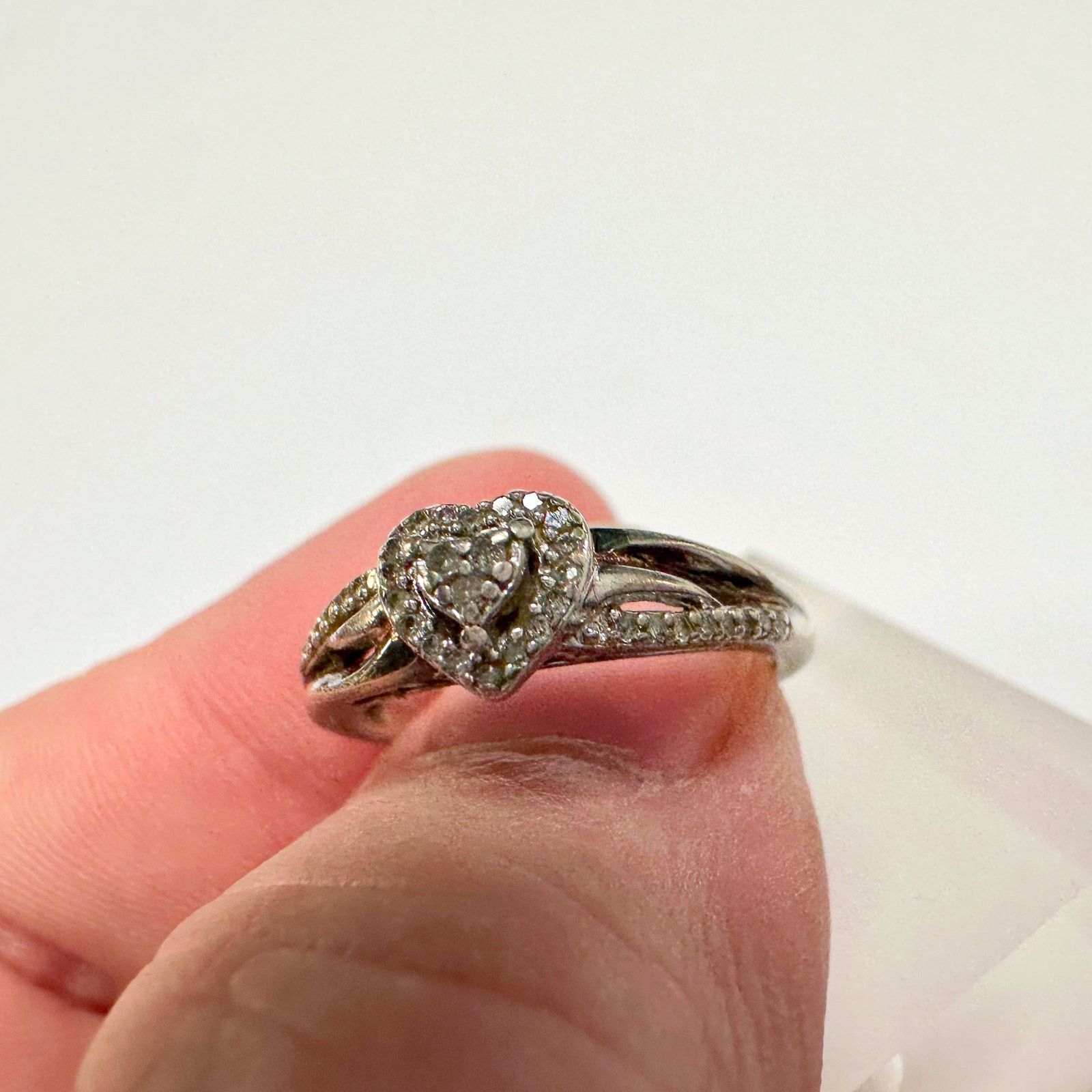 Other Pretty Sterling Silver Heart Ring with White Gemstones Sz 8 Size ONE SIZE - 7 Thumbnail