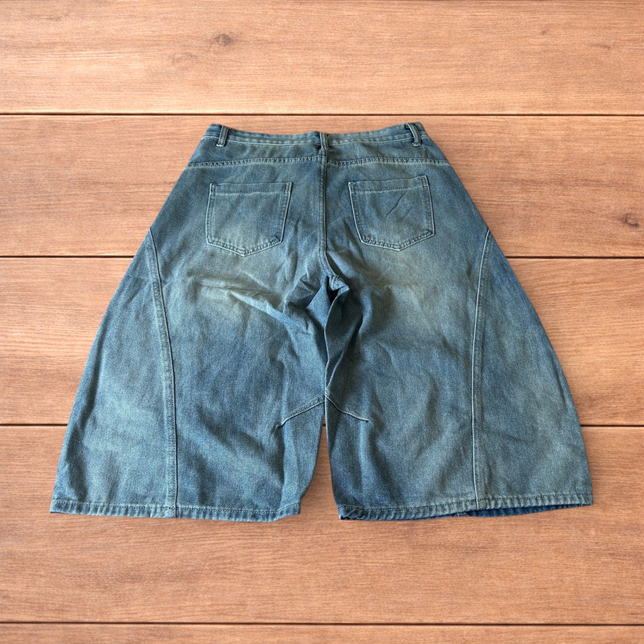 Japanese Brand Super baggy wide denim shorts jorts in mid blue. Size US 34 / EU 50 - 2 Thumbnail