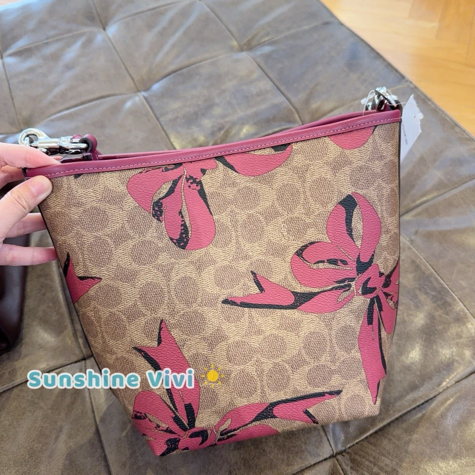 Coach NWT Limited Coach City Bucket Bag Signature Canvas Bow CY651 Size ONE SIZE - 5 Thumbnail