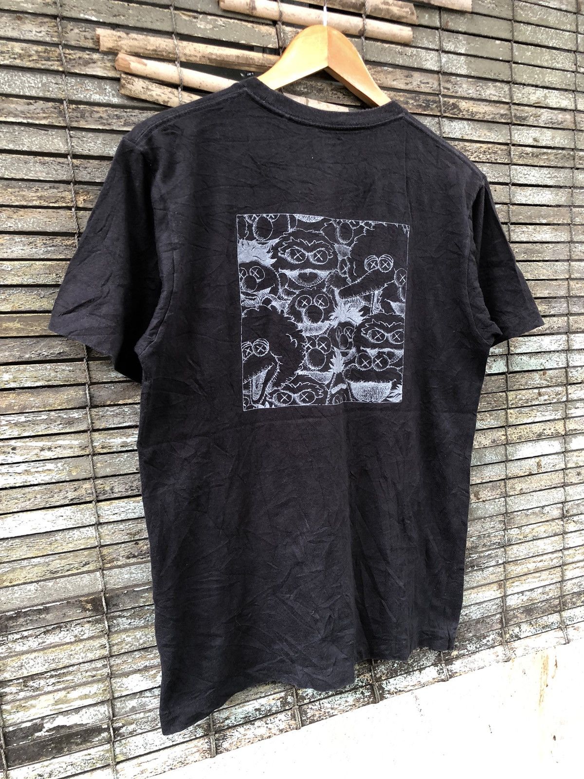Japanese Brand × Vintage Vintage UT x Kaws Sesama Street Japanese Brands Tshirt Size US M / EU 48-50 / 2 - 3 Thumbnail