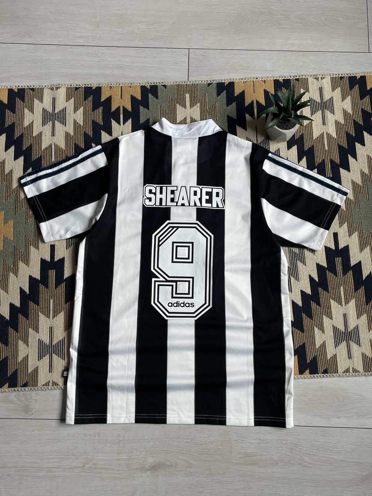 Adidas × Vintage Vintage NewCastle United 1995/97 #9 Shearer Soccer Jersey Size US L / EU 52-54 / 3 - 2 Thumbnail