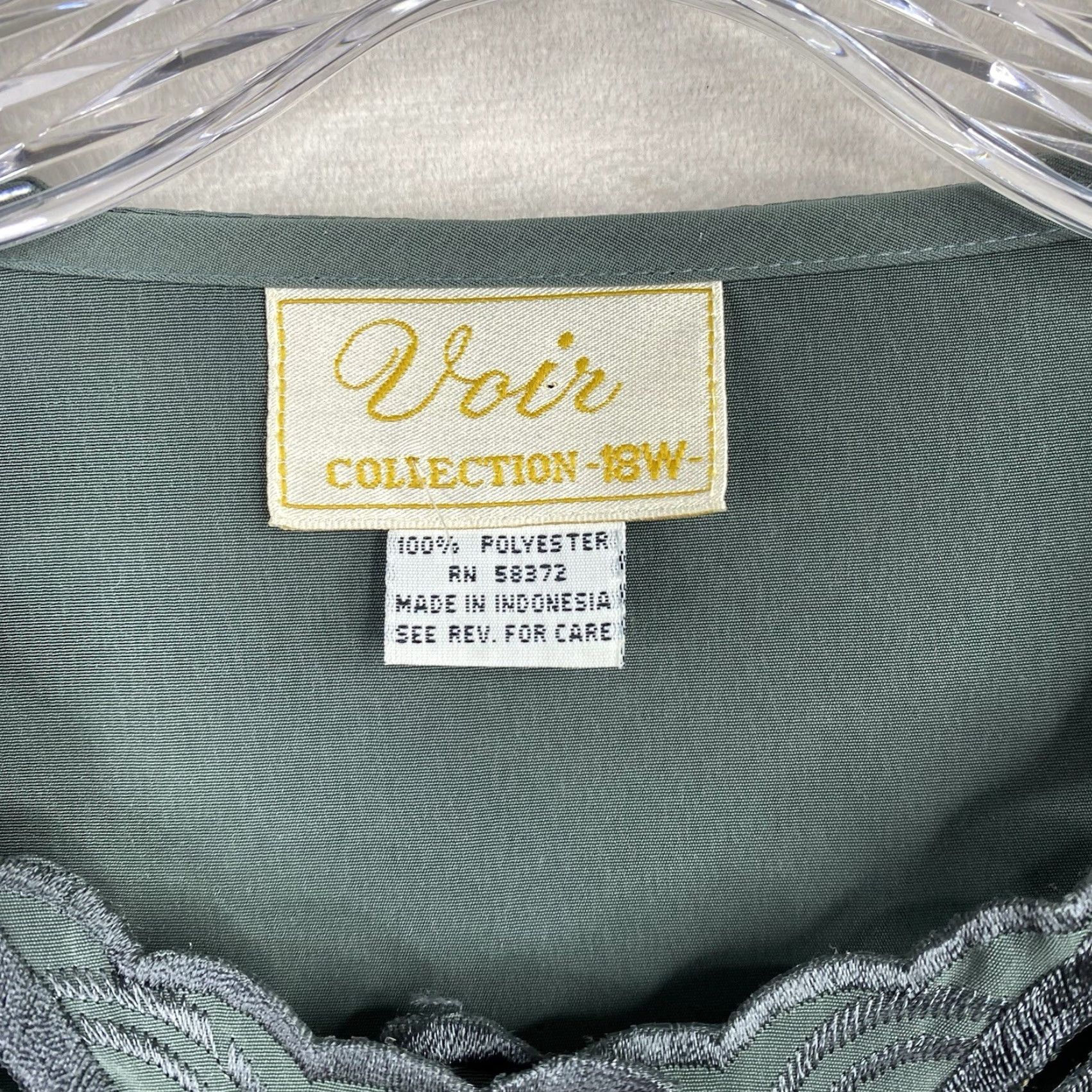 Vintage VOIR VTG Green Embroidered Button Up Blouse Womens 18W Satin Floral Lace 90s Vintage NWT Size XXL / US 16-18 / IT 52-54 - 3 Thumbnail