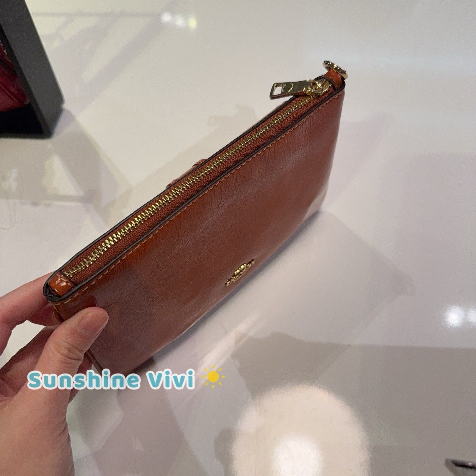 Coach NWT Coach Ashton Wristlet Shiny leather CDY04 Cinnamon Size ONE SIZE - 4 Thumbnail