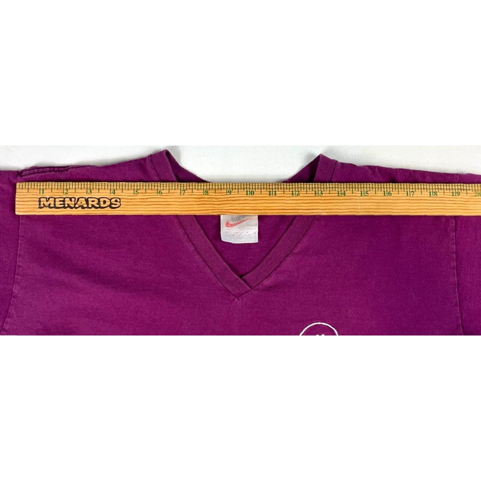 Nike VINTAGE Nike Men’s 90s V-Neck T-Shirt Embroidered Logo Sz L Magenta Nike Shirt Mens 90s T-Shirt Embroidered Logo Size US L / EU 52-54 / 3 - 7 Thumbnail