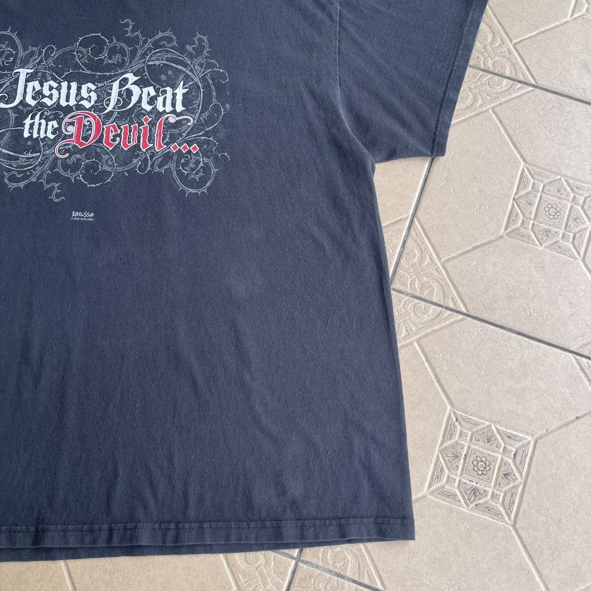 Vintage Kerusso 2009 Jesus Beat The Devil Tshirt Size US XXL / EU 58 / 5 - 5 Thumbnail