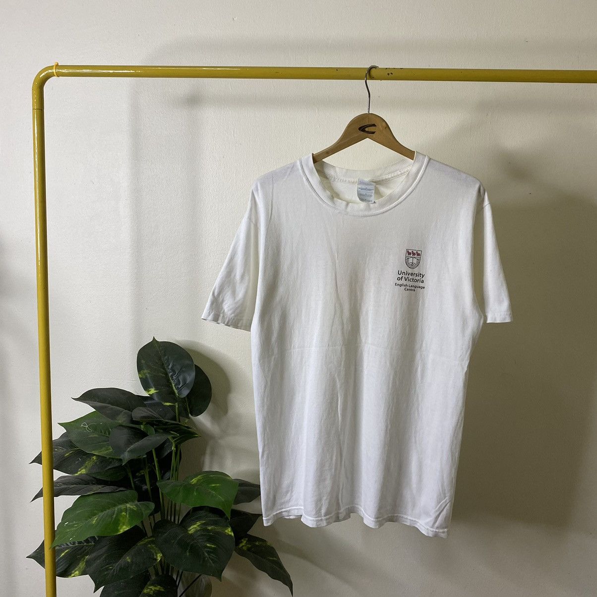 Vintage Vintage 2000s University of Victoria Canada Collegiate Tee Size US M / EU 48-50 / 2 - 5 Thumbnail