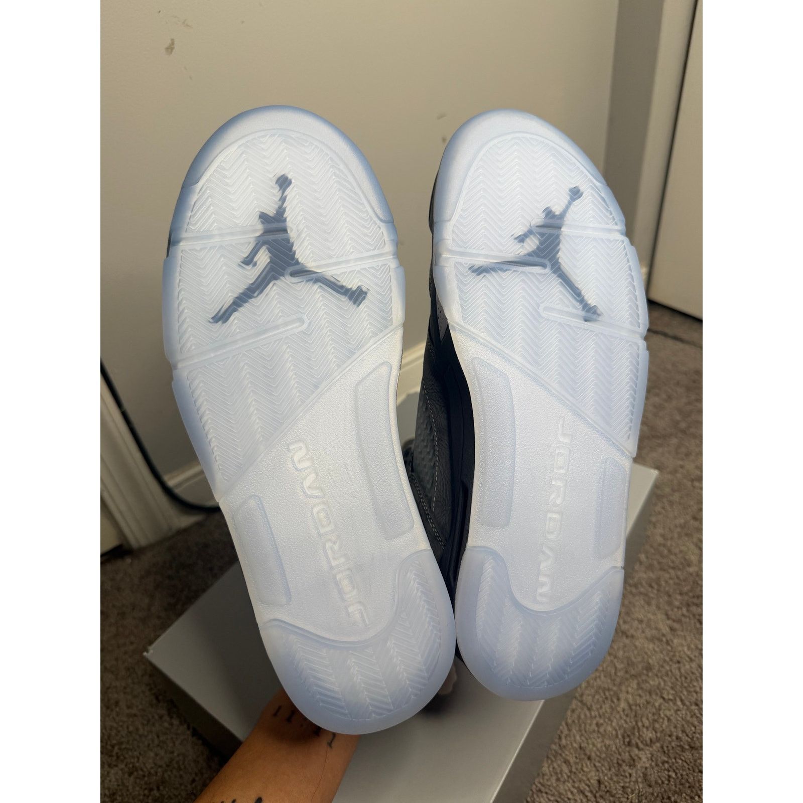 Jordan Brand Air Jordan 5 Retro Wolf Grey Shoes Size 11 Size US 11 / EU 44 - 5 Thumbnail