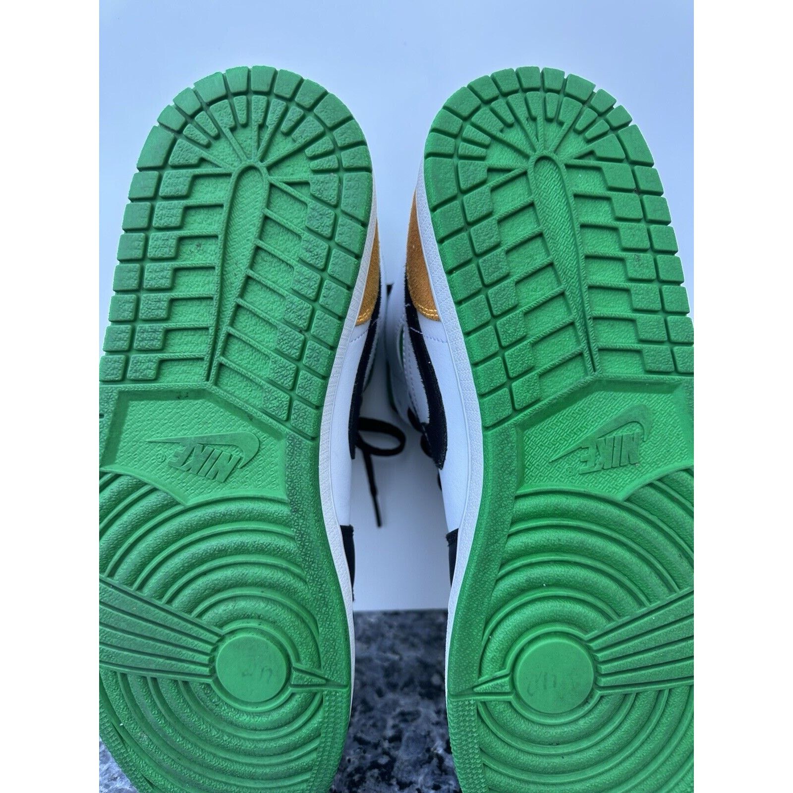 Nike Nike Air Jordan 1 Mid SE Shoes Oakland Lucky Green 10.5 Size US 10.5 / EU 43-44 - 9 Thumbnail