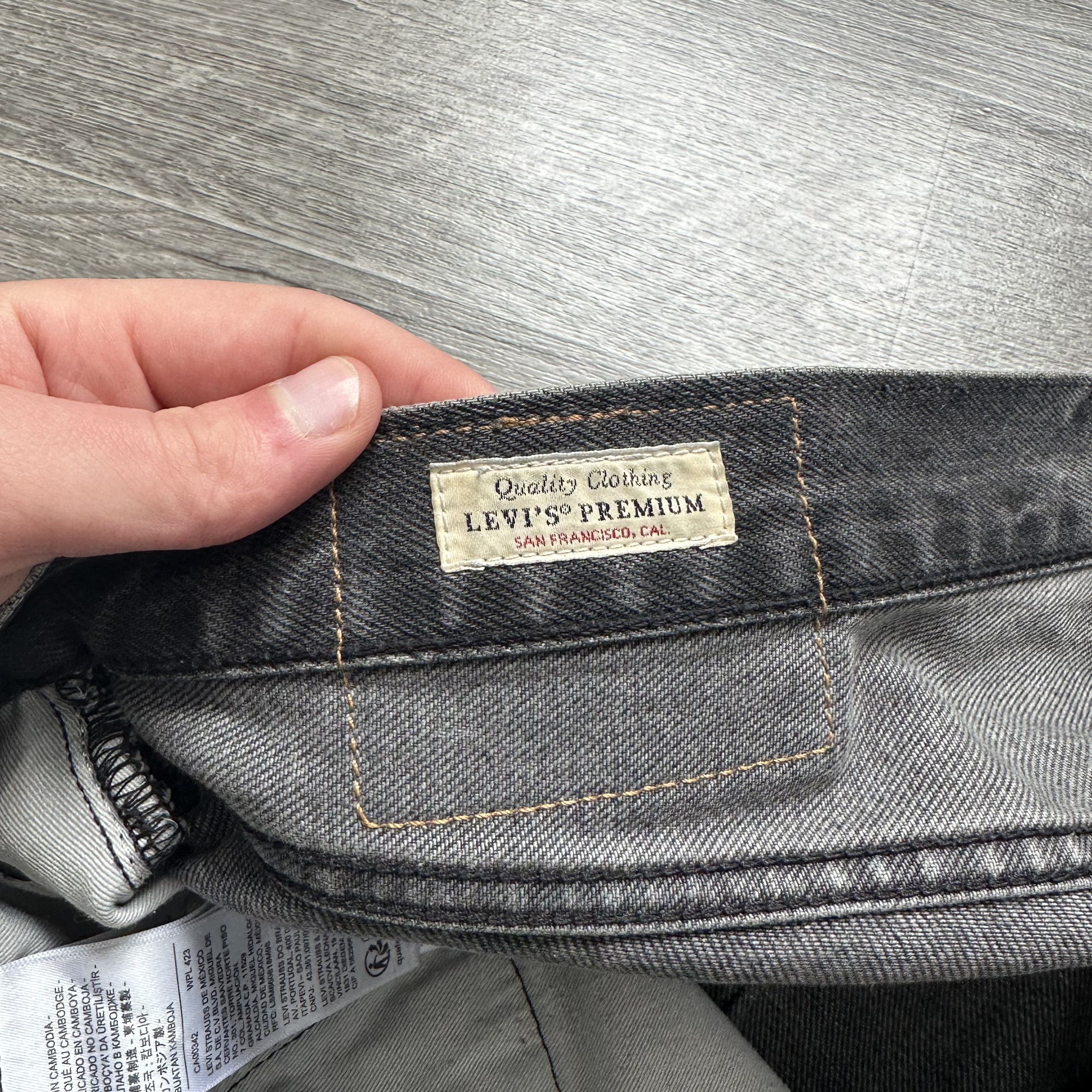Levi's × Vintage CUSTOM MADE LEVIS 568 STAY LOOSE BAGGY JEANS Size US 31 - 8 Thumbnail