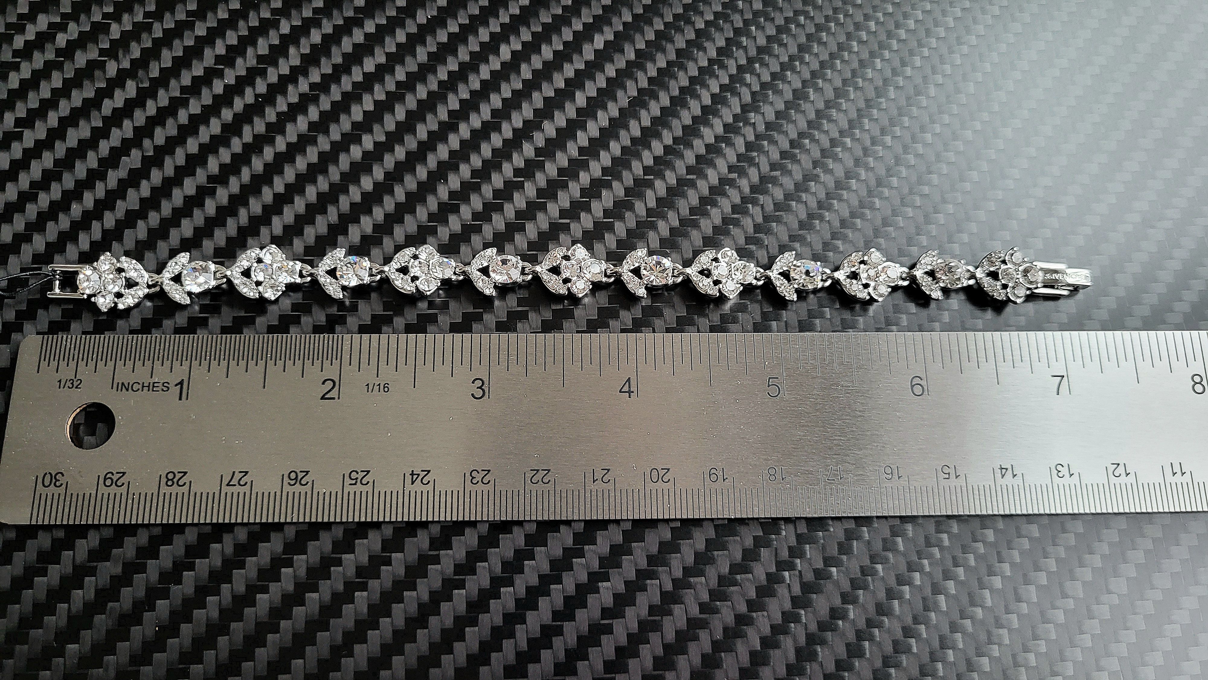 Givenchy 💎 Silver Crystal Clover Leaf Cluster Bracelet 🌿 Size ONE SIZE - 5 Thumbnail
