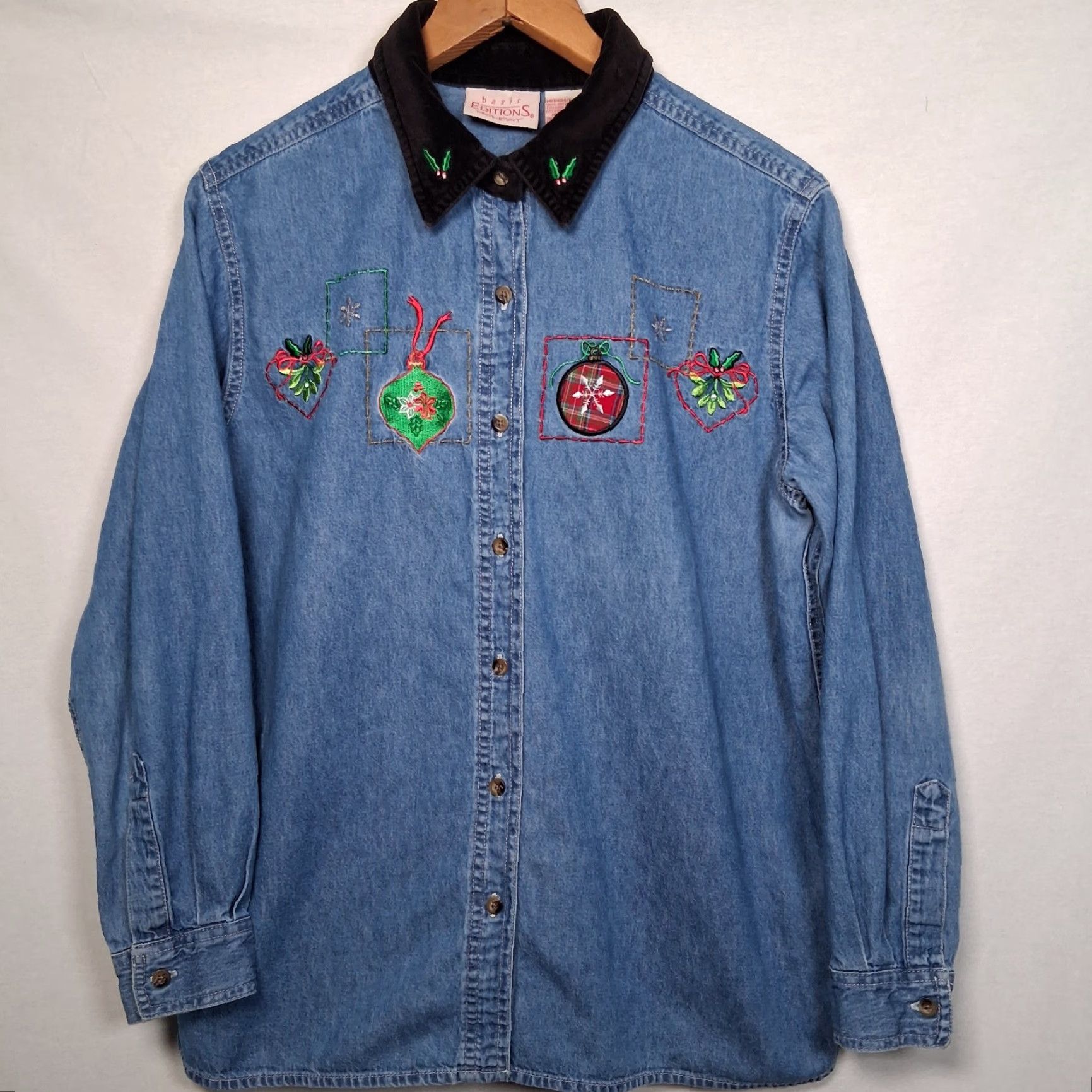Basic Editions VINTAGE Basic Editions Christmas Shirt Denim Chambray Button-Up Women M Blue Christmas Ornaments Embroidered Velvet Collar 90s Holiday Shirt Womens M Size M / US 6-8 / IT 42-44 - 3 Thumbnail