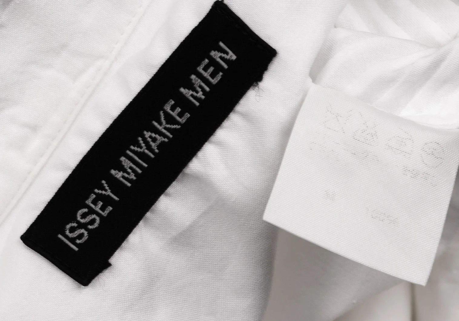 Issey Miyake Front Bias Pleats Design Long Sleeve Shirt in White Size US S / EU 44-46 / 1 - 20 Thumbnail