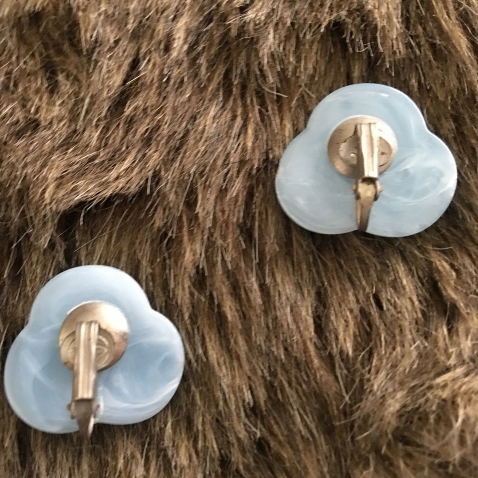 Vintage Vintage 70s light blue plastic swirl clip earrings Size ONE SIZE - 6 Thumbnail