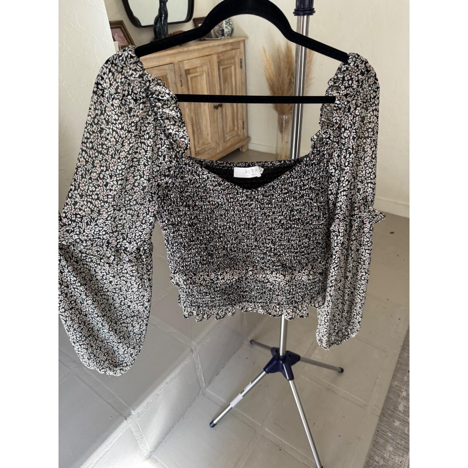 Other ASTR The Label Black Floral Smocked Sweetheart Blouse L Size L / US 10 / IT 46 - 2 Thumbnail