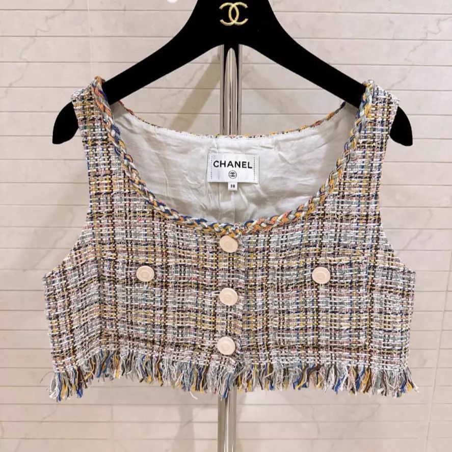 Chanel CHANEL tank top size 36 with extra buttons Size XS / US 0-2 / IT 36-38 - 1 Thumbnail