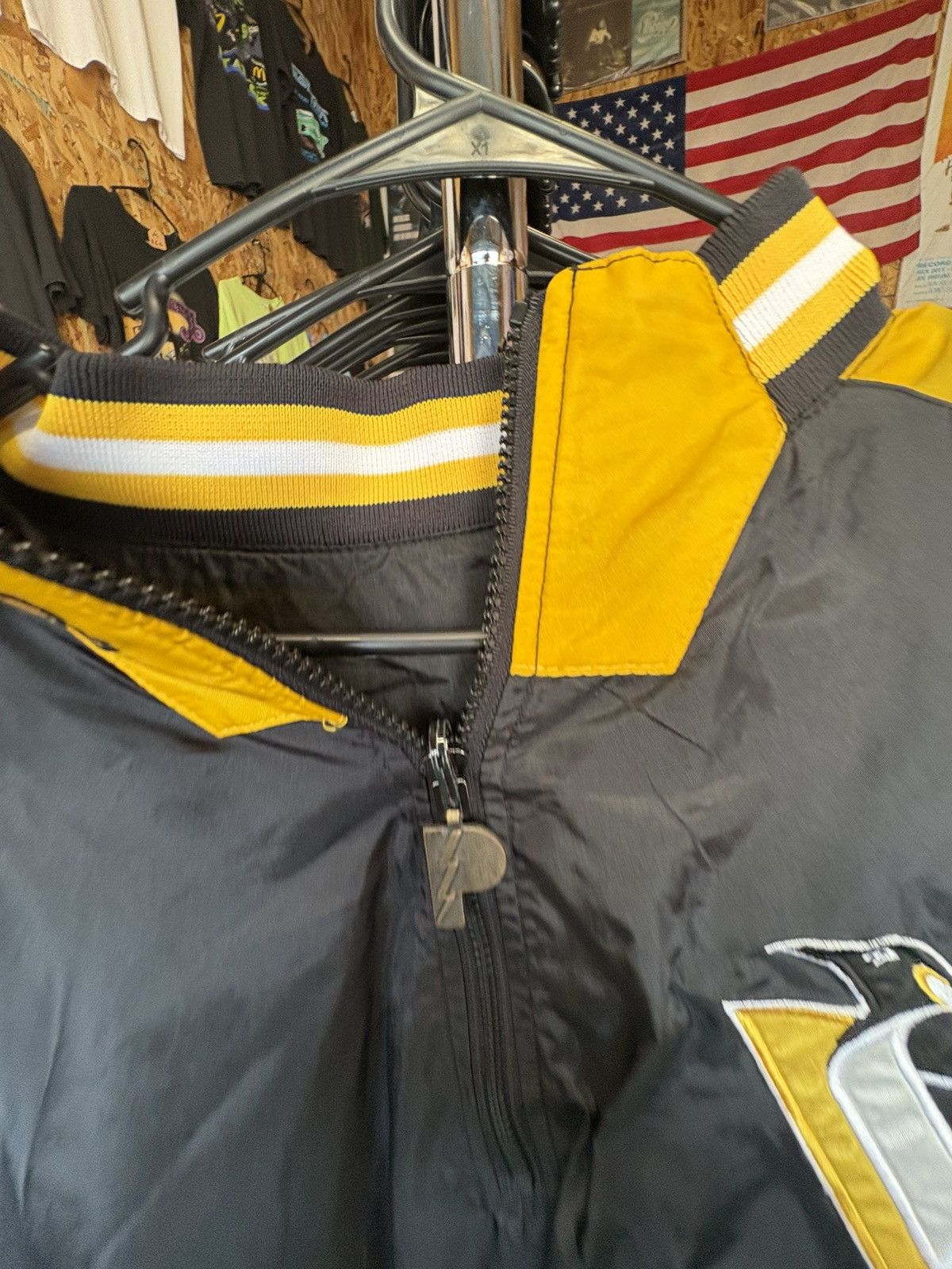 NHL 1990's Pittsburgh Penguins Pro Player Windbreaker Size US XL / EU 56 / 4 - 5 Thumbnail