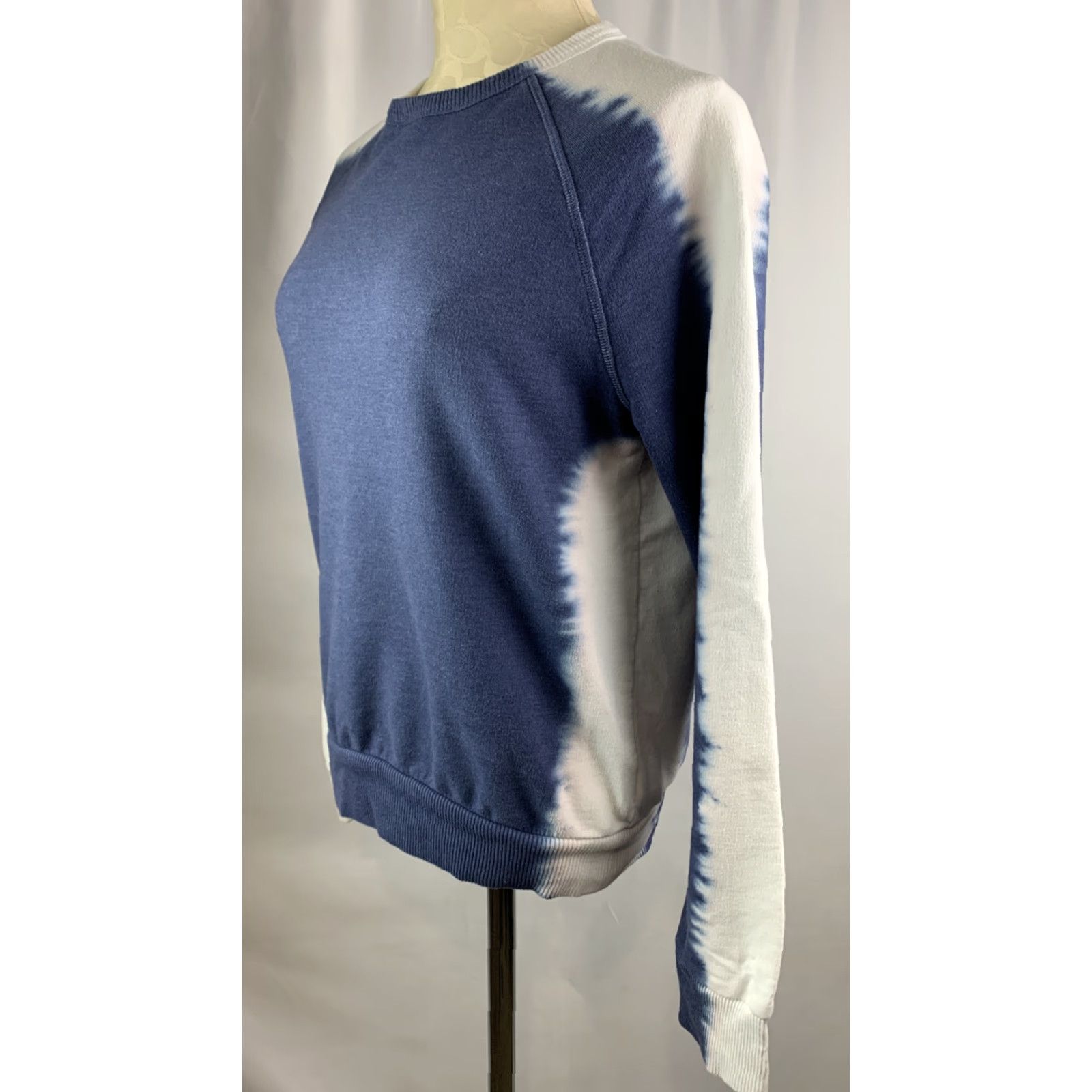 Vintage VINTAGE Universal Thread Sweatshirt Long Sleeve Sweatshirt Women XS Slate Blue White Bleach Stripe 60% Cotton 40% Polyester Womens XS Bleach Stripe Size XS / US 0-2 / IT 36-38 - 5 Thumbnail