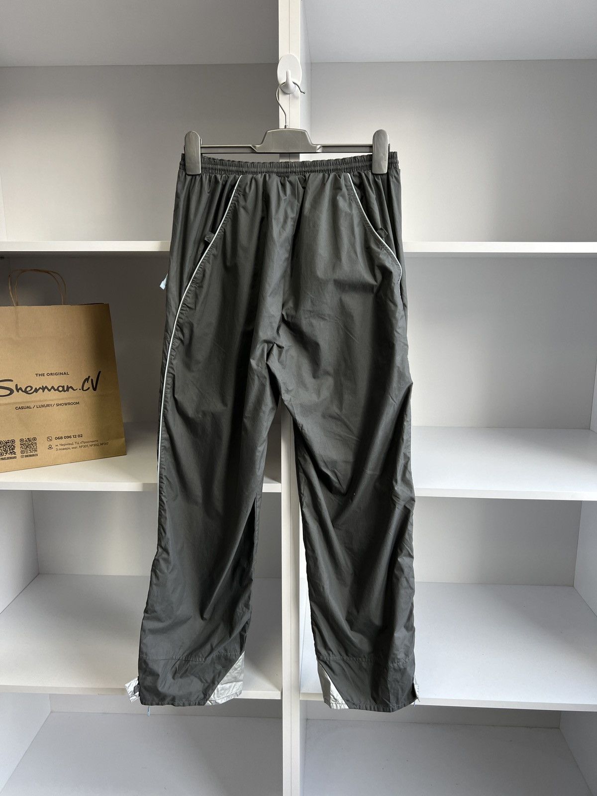 Nike × Vintage Vintage Nike Nylon Y2K Gray Pants Size US 31 - 12 Thumbnail