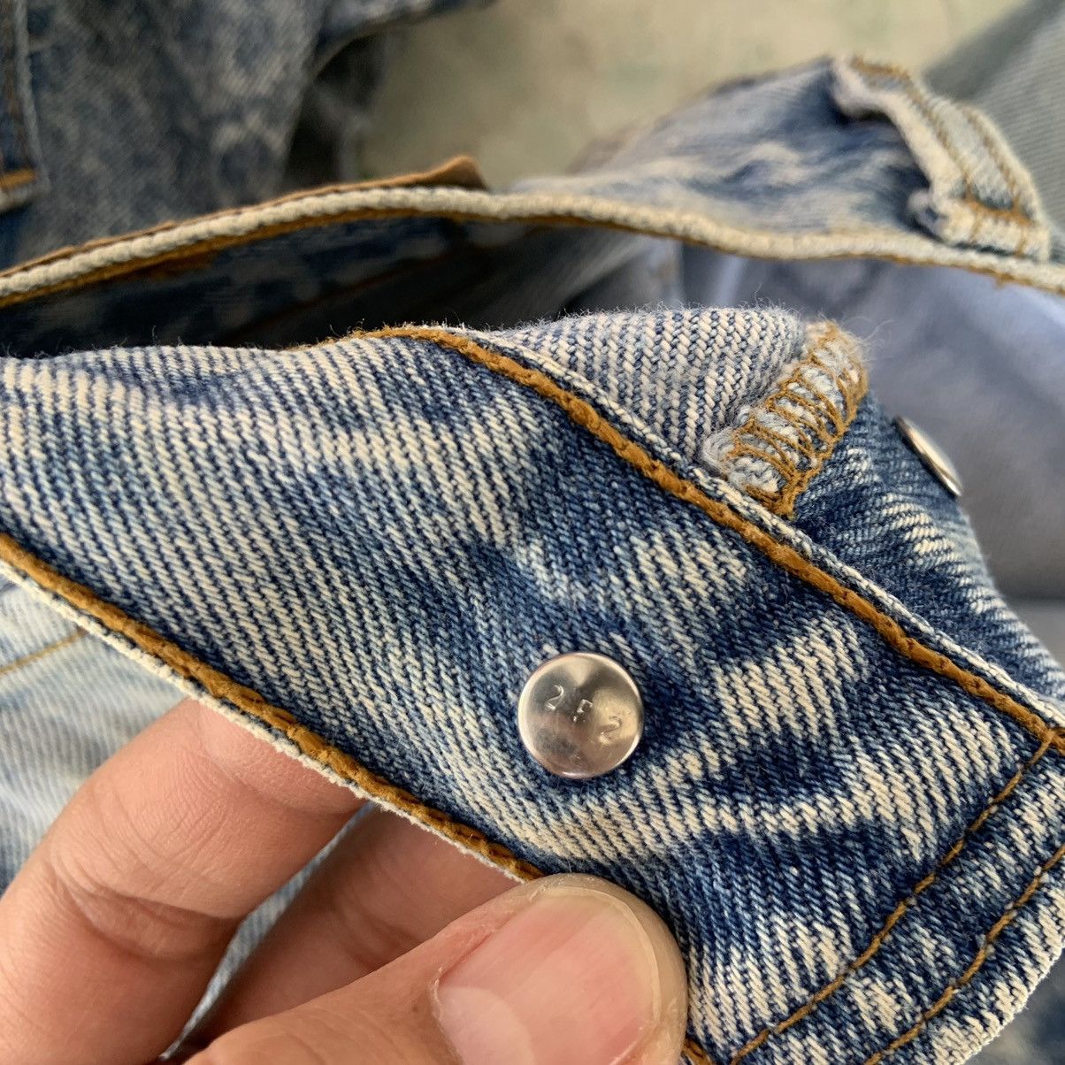 Levi's Vintage Clothing W27” Vintage Levis 501 Denim Blue Pants Distressed Button Size US 27 - 14 Thumbnail