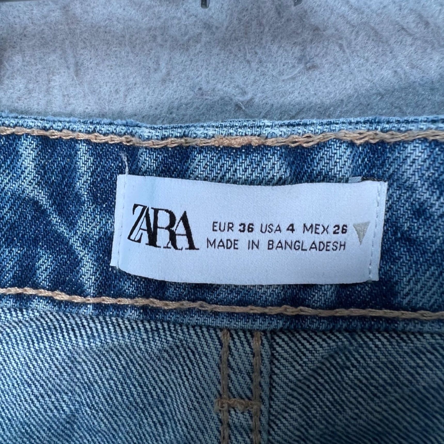 Zara Zara Denim High Waist Shorts Womens 4 Distressed Casual 5-Pocket Blue Cotton 2.5 in Inseam Vintage No Size 27" / US 4 / IT 40 - 3 Thumbnail