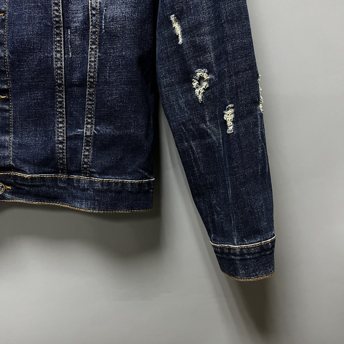 Dsquared2 Dsquared2 Women's Distressed Denim Jacket Size S Size S / US 4 / IT 40 - 10 Thumbnail
