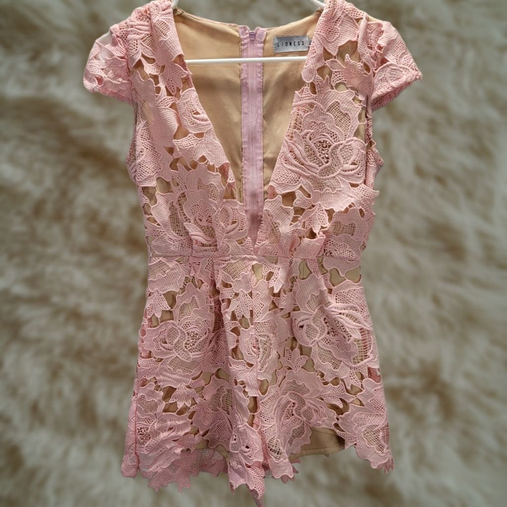 Lioness Lioness Romper XS Pink Floral Lace Overlay Cap Sleeve Short Onesie One-Piece Women’s Size 26" / US 2 / IT 38 - 1 Thumbnail