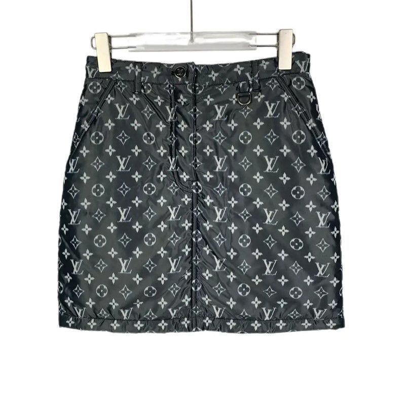 Louis Vuitton Louis Vuitton Stylish Black Skirt XS Size 0089 Size US 26 / EU 42 - 1 Thumbnail