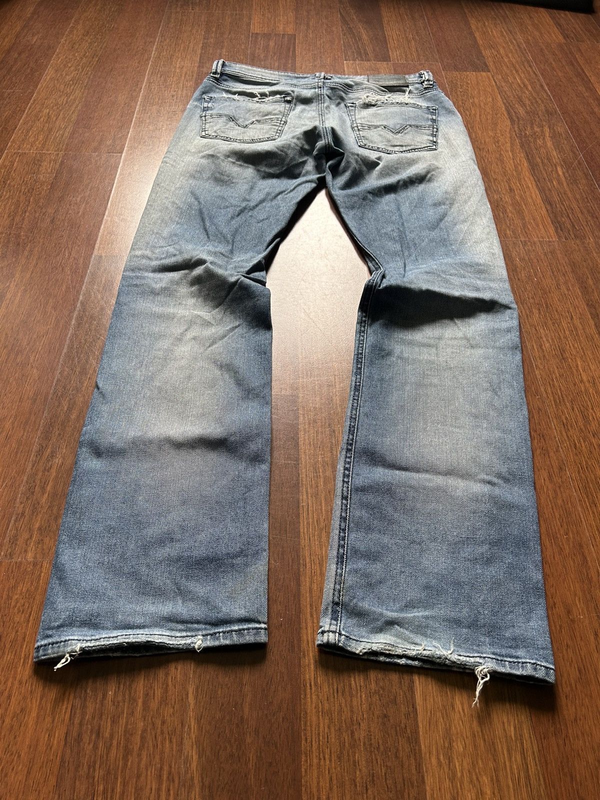 Diesel Vintage Diesel Larkee Distressed Denim Jeans Faded Y2K Sz 31 Size US 31 - 10 Thumbnail
