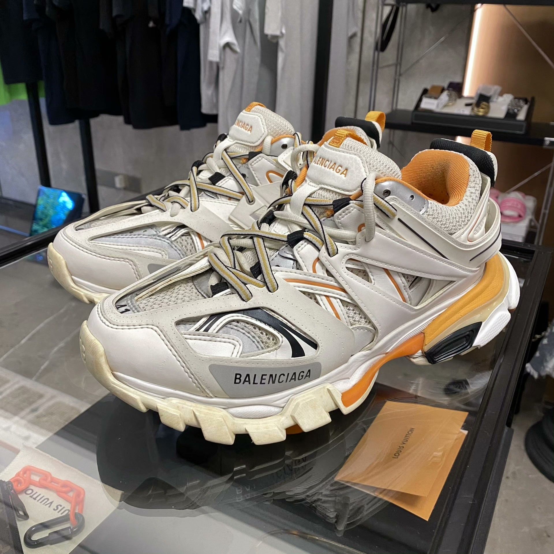 Balenciaga Balenciaga White Lowtop Sneakers 8.5 Men Size US 8.5 / EU 41-42 - 1 Thumbnail