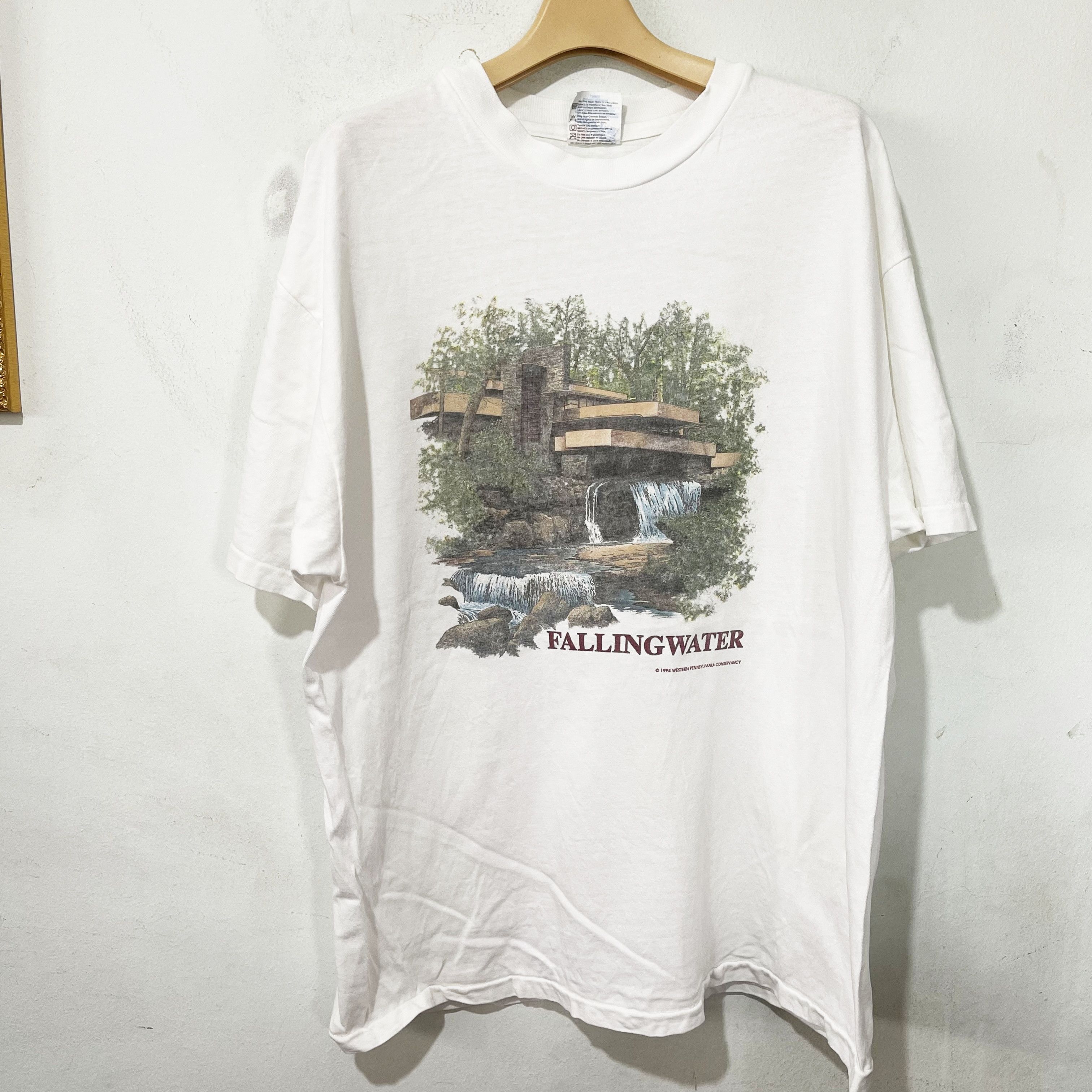 Vintage Vintage 1994 Frank Lloyd Wright Fallingwater Shirt Size US L / EU 52-54 / 3 - 1 Thumbnail