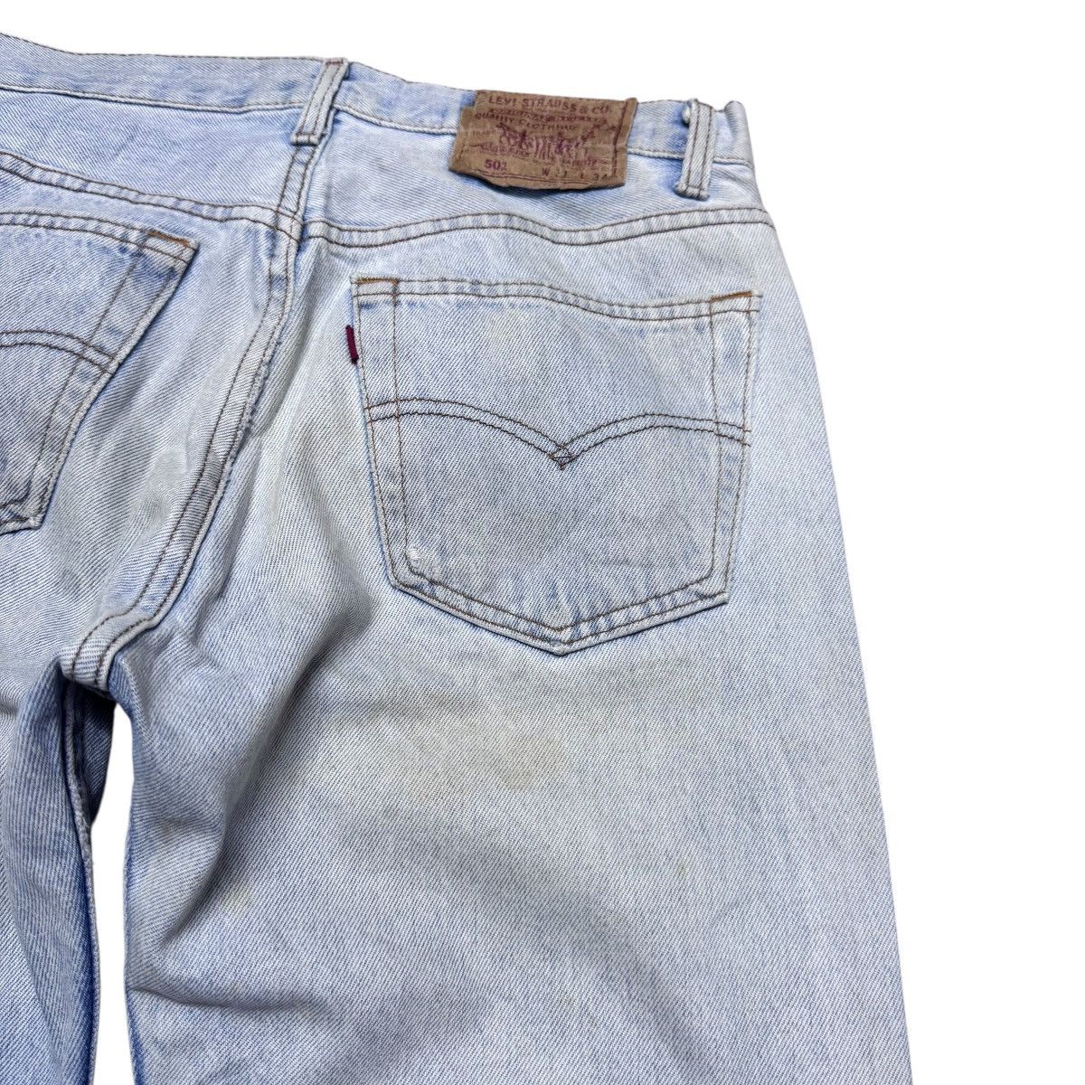 Levi's Vintage Levis 501 Faded Blue Jeans Size US 31 - 11 Thumbnail