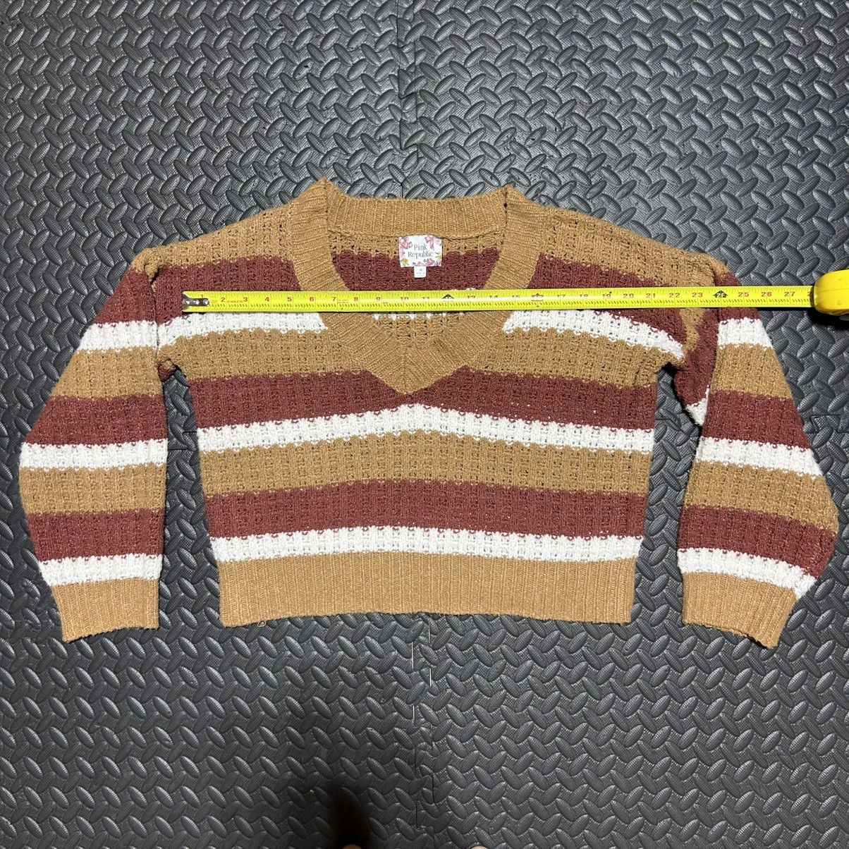 Other Pink Republic Cropped Sweater Waffle Knit V-Neck Medium Size M / US 6-8 / IT 42-44 - 4 Thumbnail