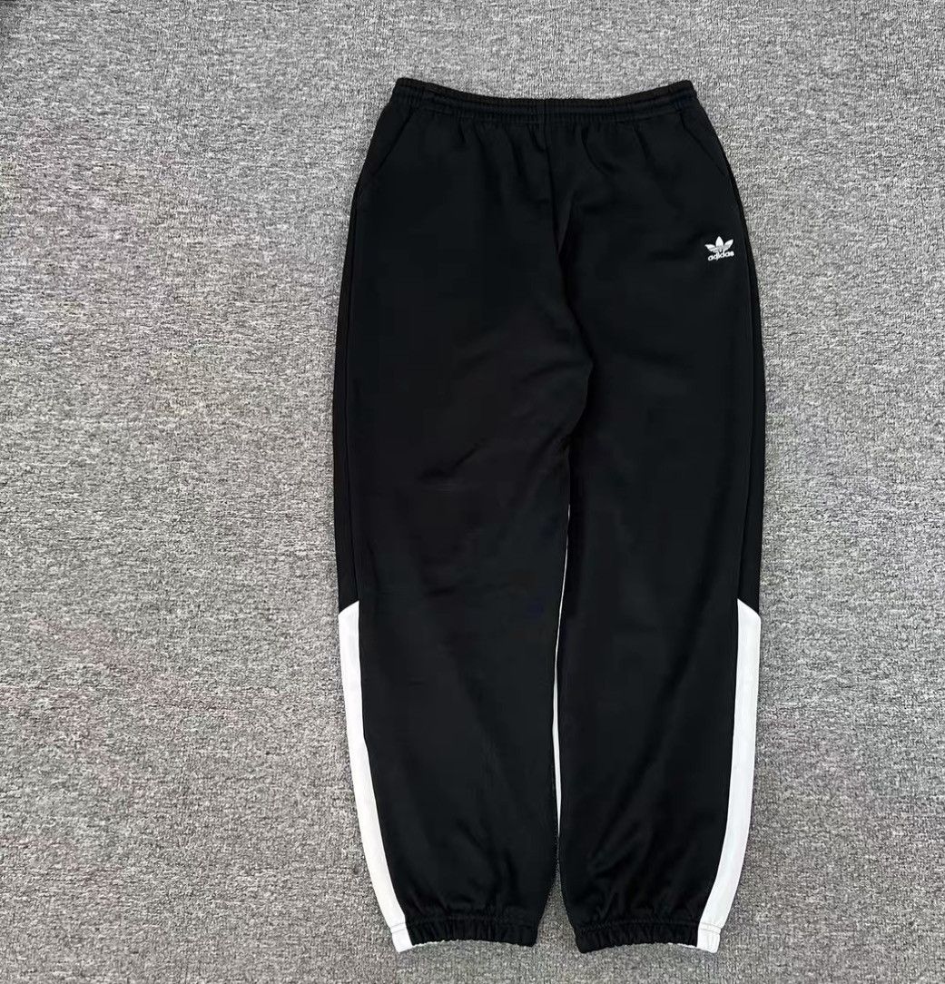 Adidas Adidas Casual Sweatpants with Embroidered Logo J16 Size US 36 / EU 52 - 1 Thumbnail