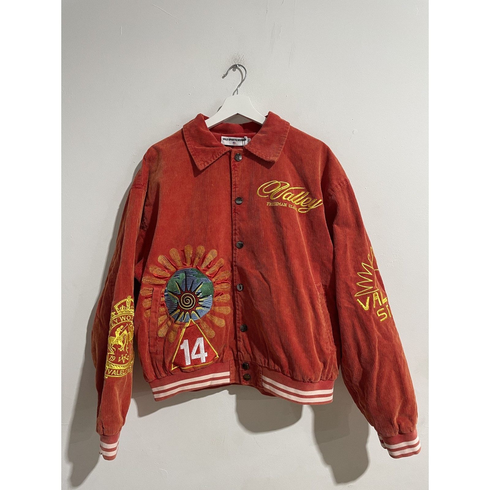 Vale VALE FOREVER COLLAGE SOUVENIR VARSITY SIZE LARGE NEW Size US L / EU 52-54 / 3 - 1 Thumbnail