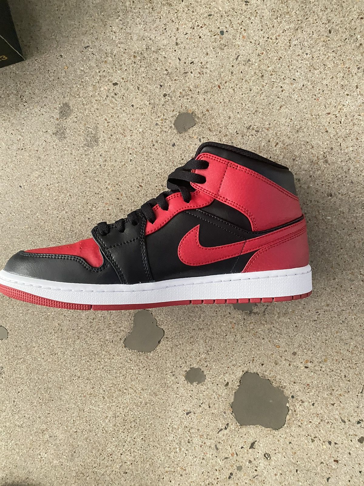 Jordan Brand × Nike Jordan 1 “Banned” Mid Size US 10.5 / EU 43-44 - 2 Thumbnail