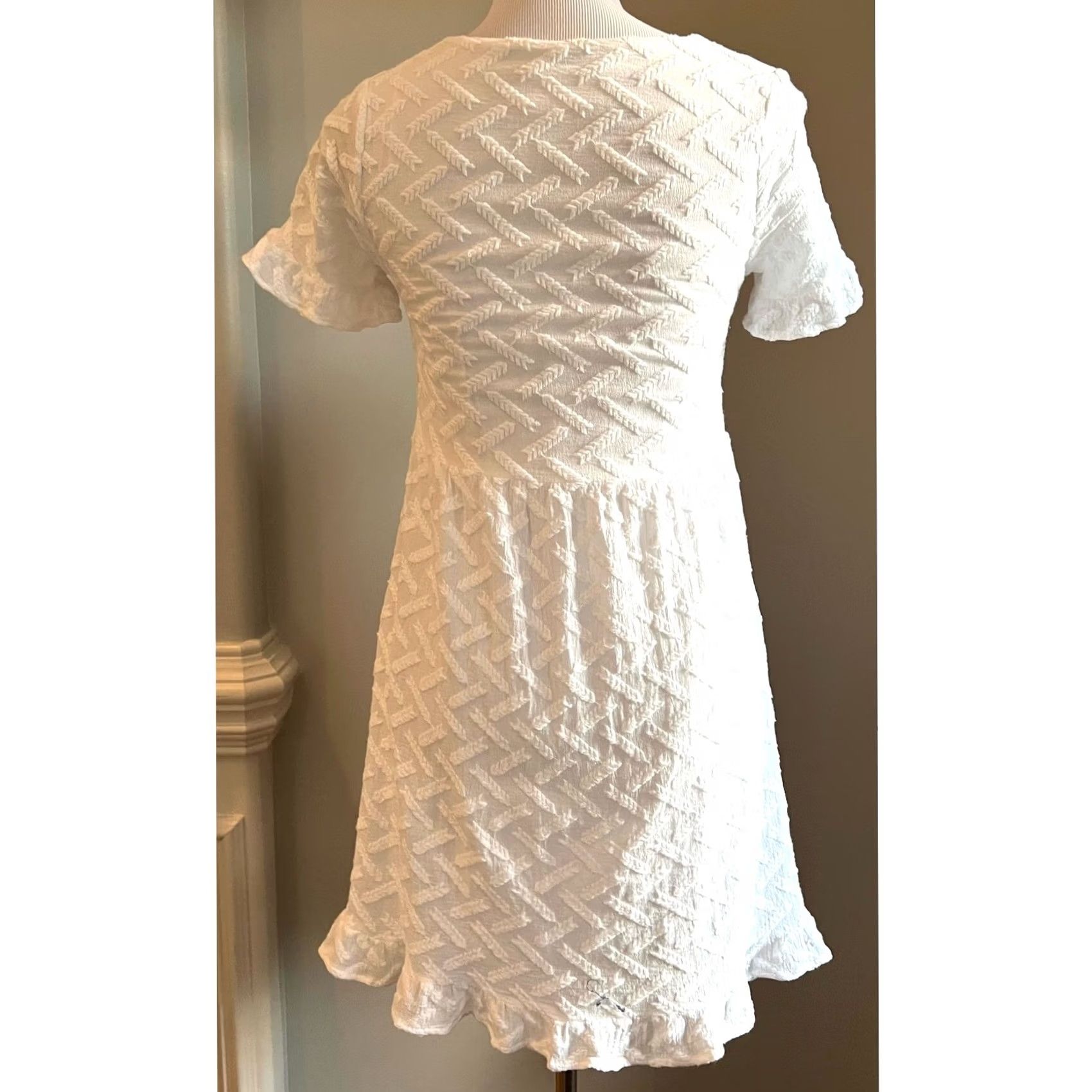 Vintage Line and Dot White Dress Cotton Short Sleeve Textured Ruffle Hem XS Women’s Dress Size 26" / US 2 / IT 38 - 4 Thumbnail