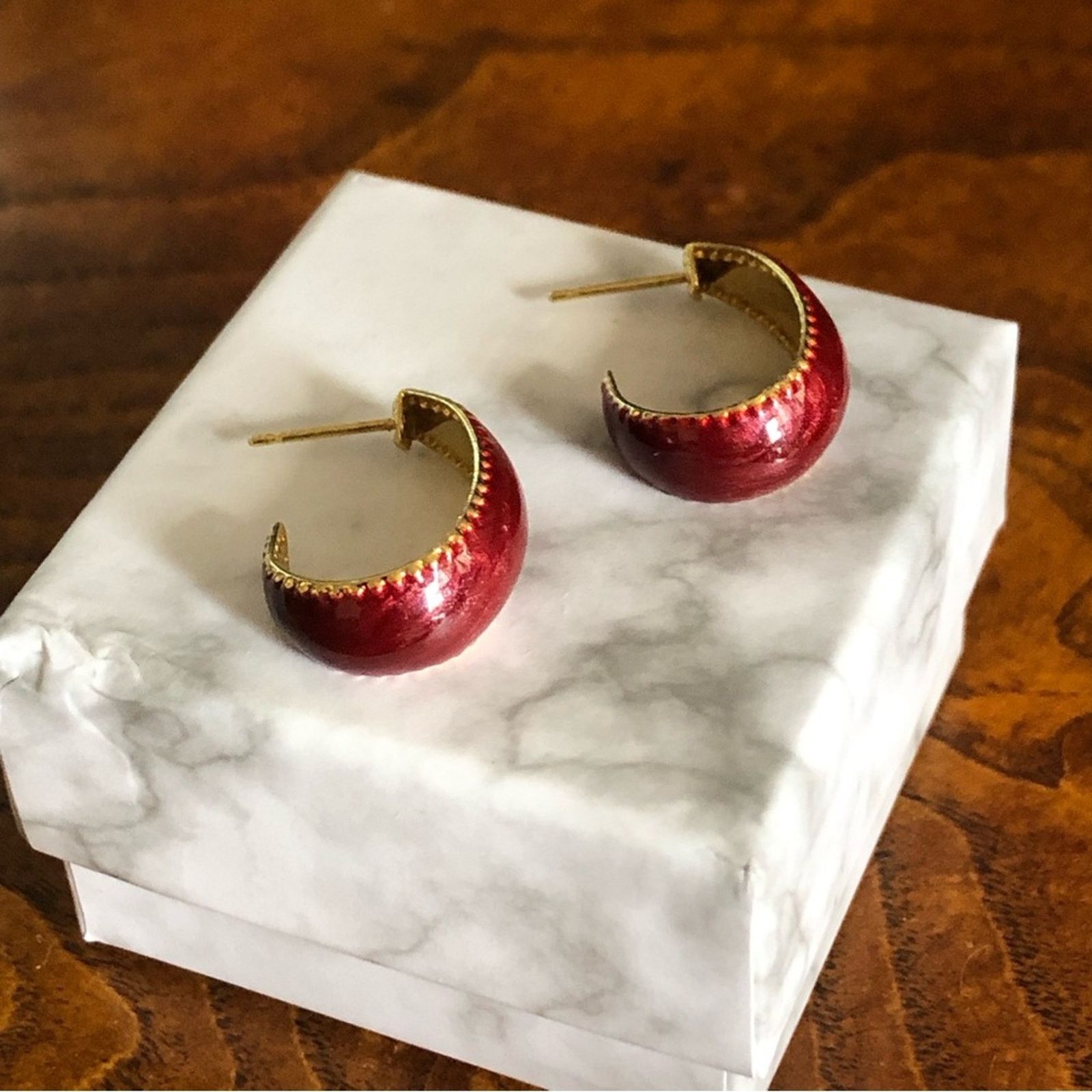 Vintage Vintage 80s burgundy red sparkle enamel small hoop earrings Size ONE SIZE - 2 Thumbnail