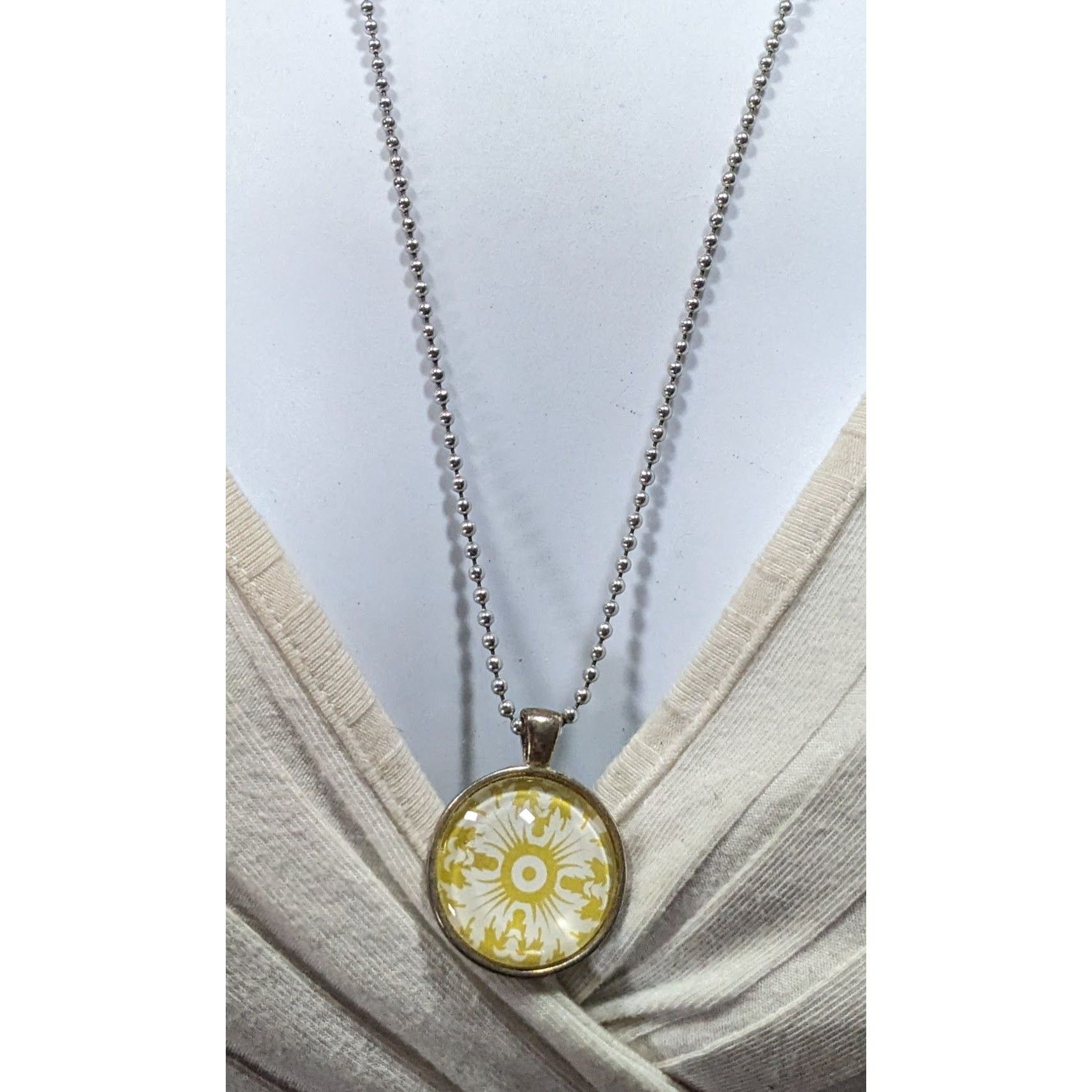 Other Floral Fairycore White And Yellow Cabochon Pendant Necklace Size ONE SIZE - 3 Thumbnail