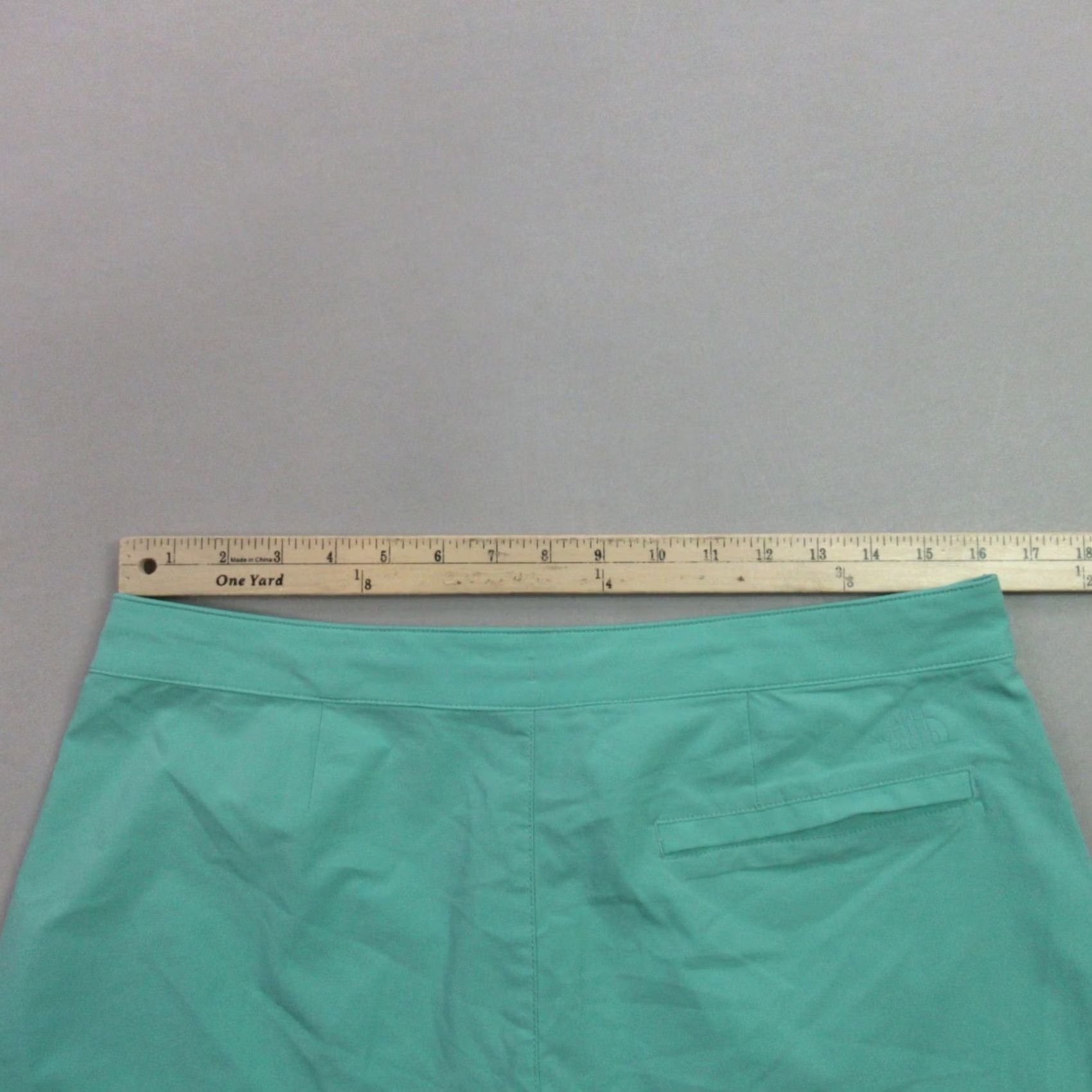 The North Face VINTAGE North Face Shorts Womens 12 Casual Chino Pockets Lightweight Green Size 34" / US 12 / IT 48 - 7 Thumbnail